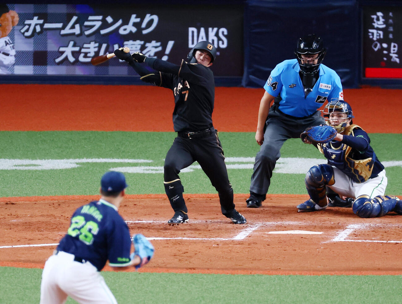 阪神対ヤクルト　8回裏阪神無死、代打中野拓夢は三振に倒れる。投手山野太一（撮影・加藤哉）