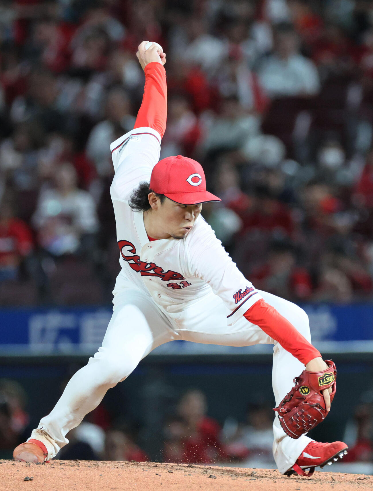 広島対中日　5回表中日、広島先発の鈴木健矢（撮影・加藤孝規）