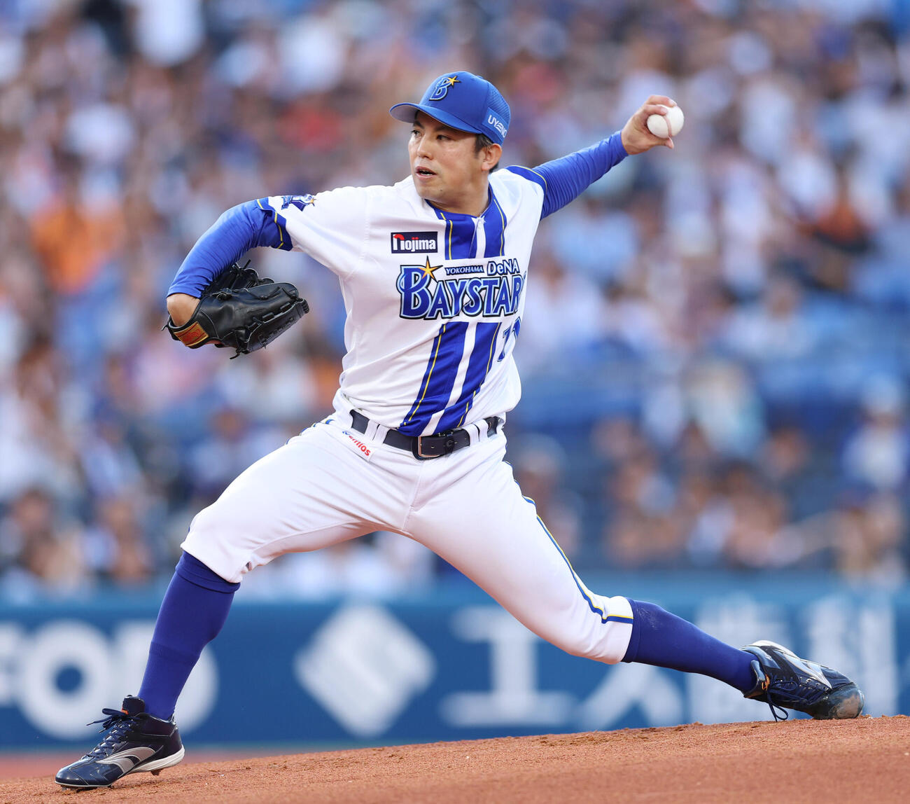 DeNA対巨人　先発し力投するDeNA東克樹（撮影・増田悦実）