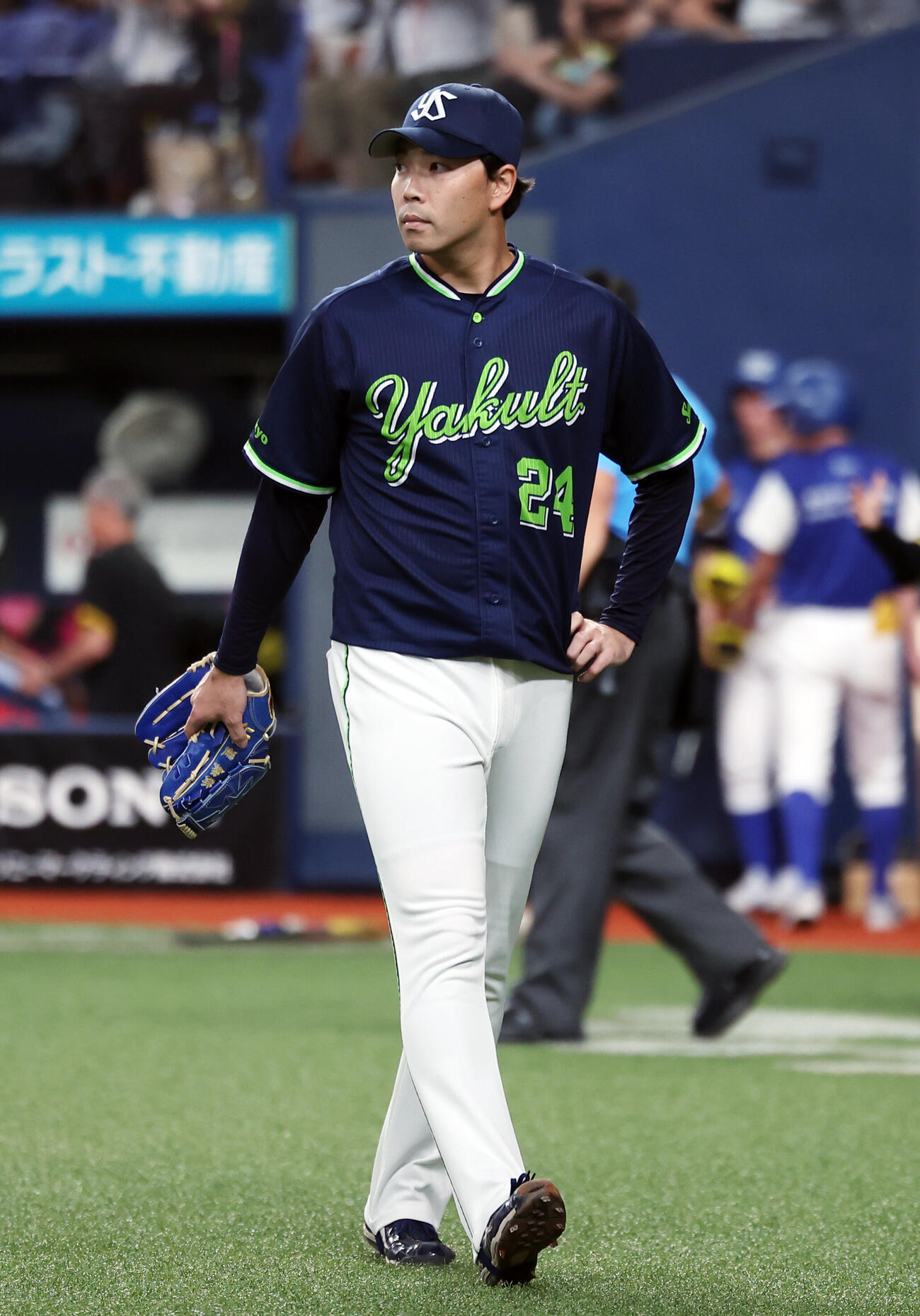 阪神対ヤクルト　阪神にサヨナラ負けを喫し、引き揚げるヤクルト星知弥（撮影・前田充）