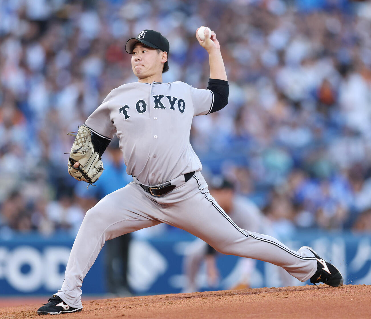 DeNA対巨人　先発し力投する巨人井上温大（撮影・増田悦実）