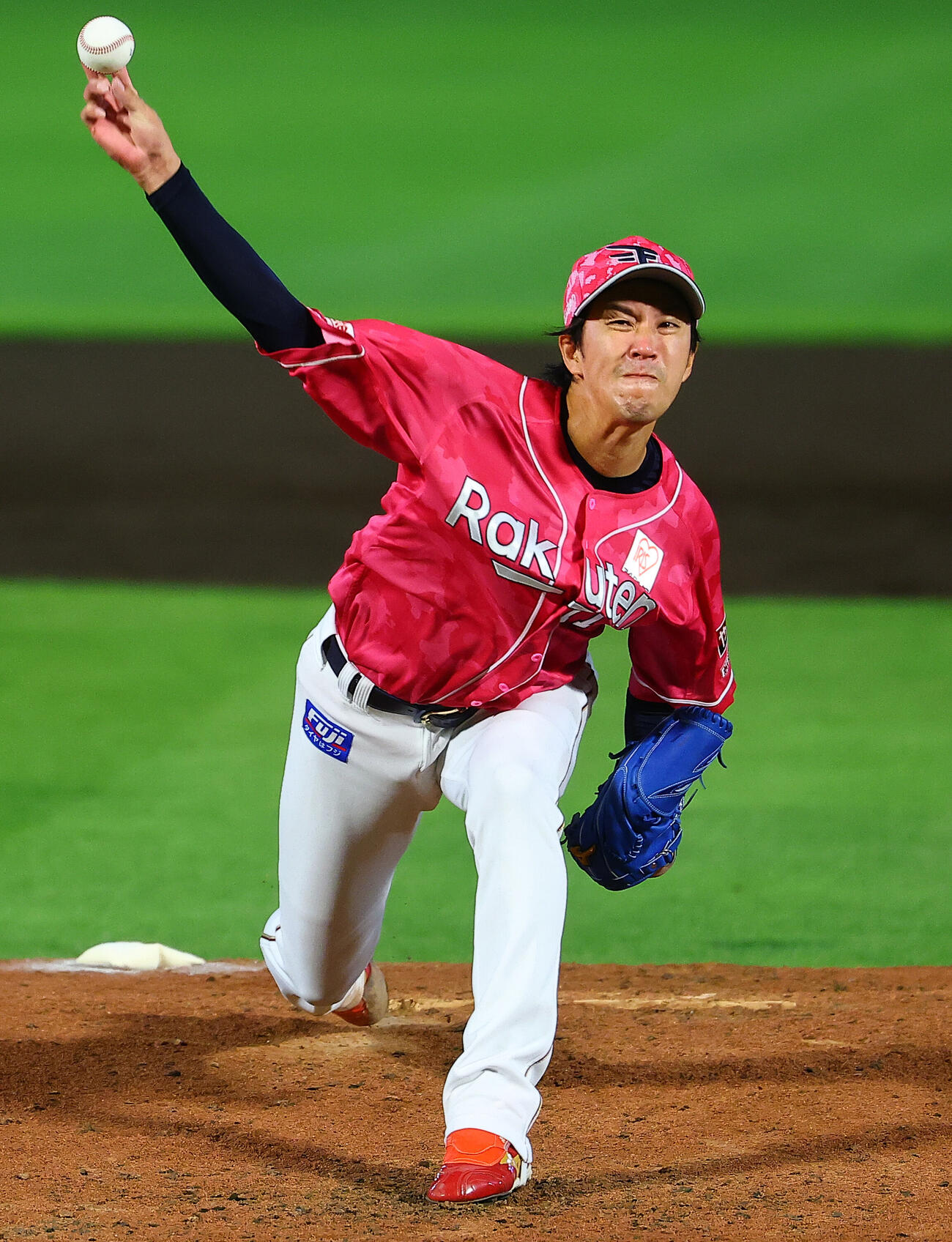 楽天対ロッテ　力投する楽天先発の岸孝之（撮影・野上伸悟）