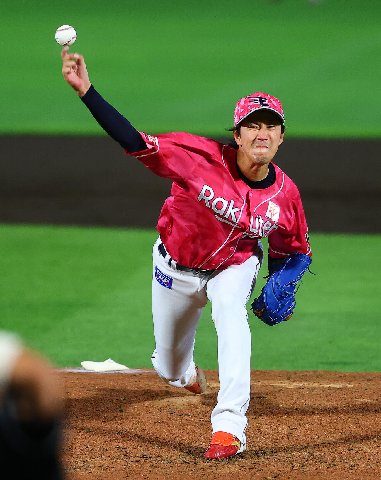 楽天対ロッテ　力投する楽天先発の岸孝之（撮影・野上伸悟）