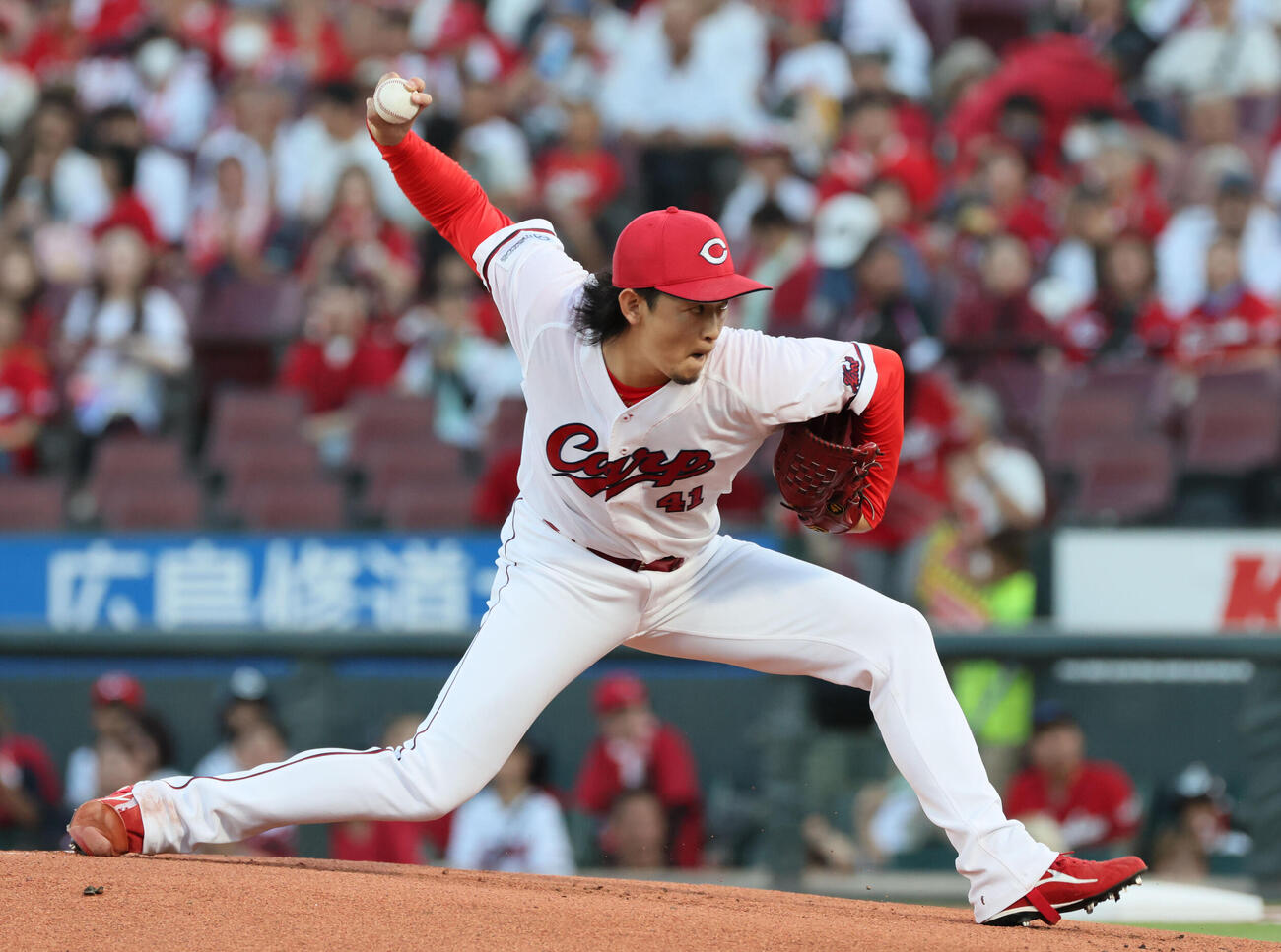 広島対中日　広島先発の鈴木健矢（撮影・加藤孝規）