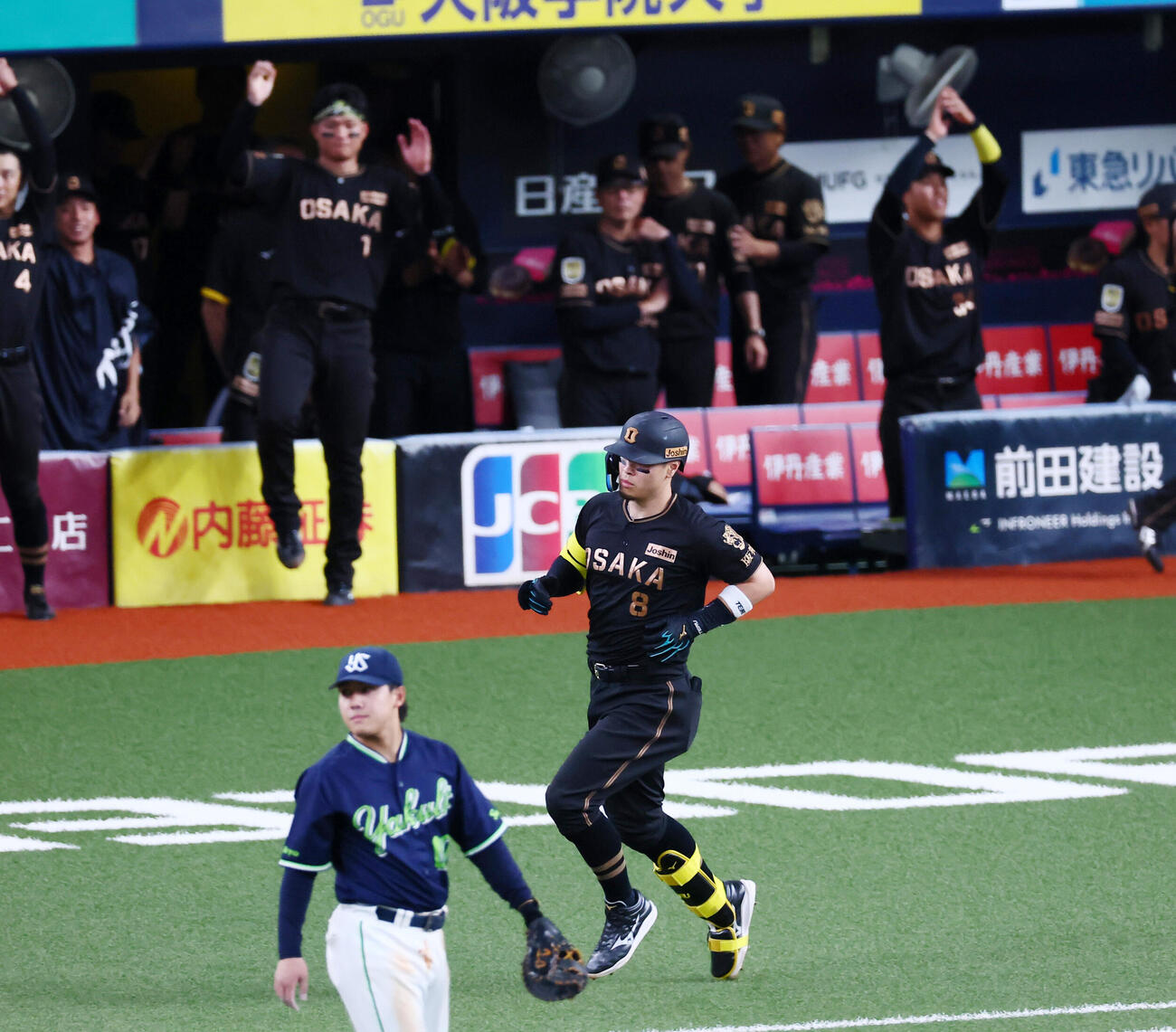 阪神対ヤクルト　9回裏阪神無死三塁、佐藤輝明は同点右前適時打を放つ（撮影・加藤哉）