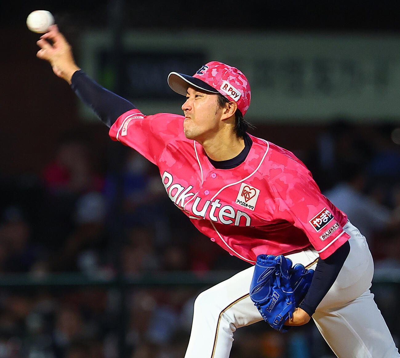 楽天対ロッテ　力投する楽天先発の岸孝之（撮影・野上伸悟）