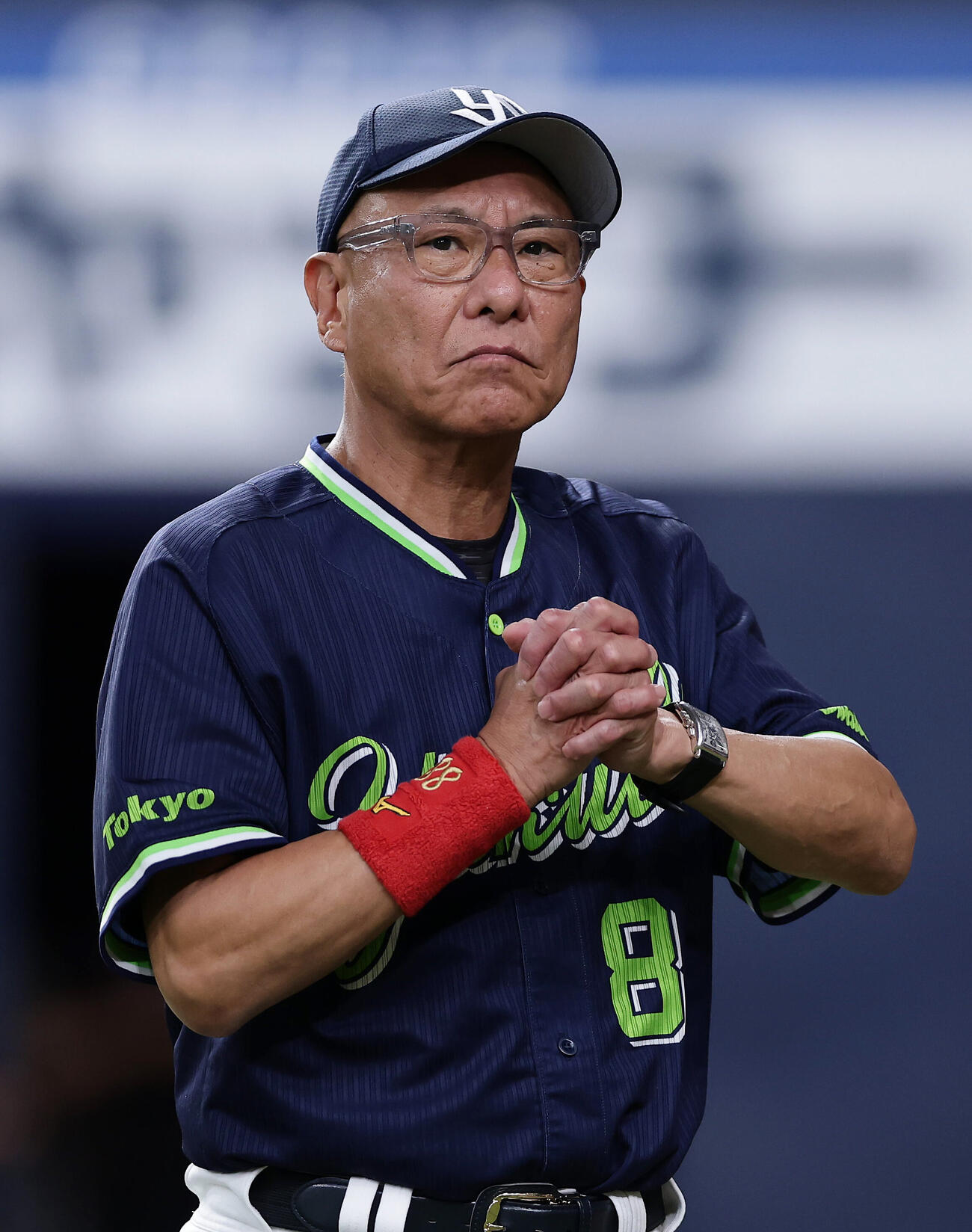阪神対ヤクルト　9回表を終え、選手交代を告げたヤクルト池山隆寛監督（撮影・前田充）