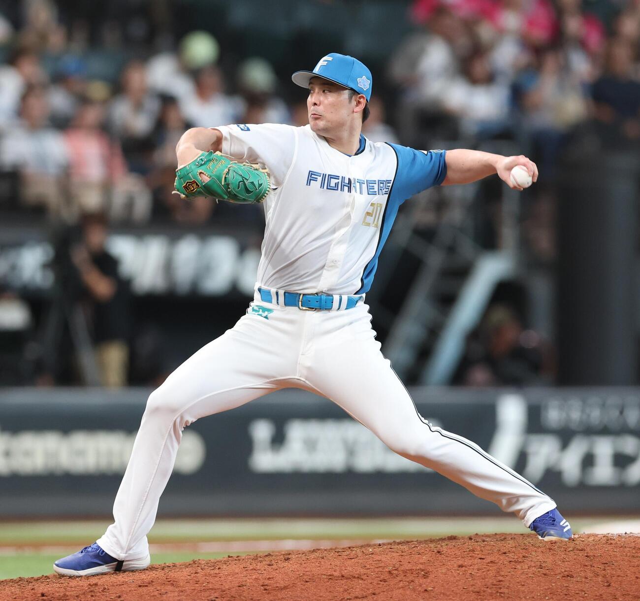 日本ハム対ソフトバンク　10回に登板の上原健太（撮影・黒川智章）