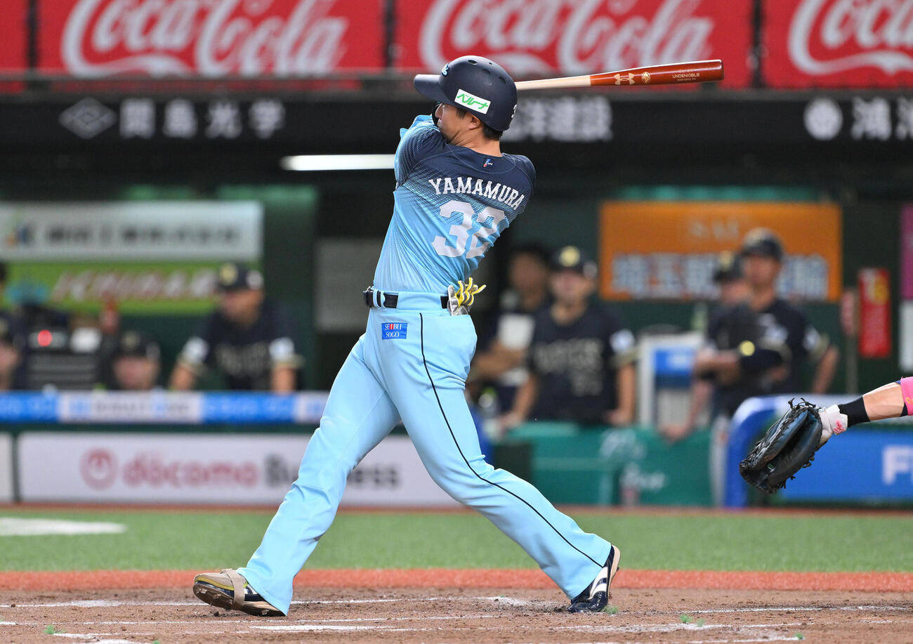 西武対オリックス　2回裏西武2死二塁、山村崇嘉は適時二塁打を放つ（撮影・滝沢徹郎）