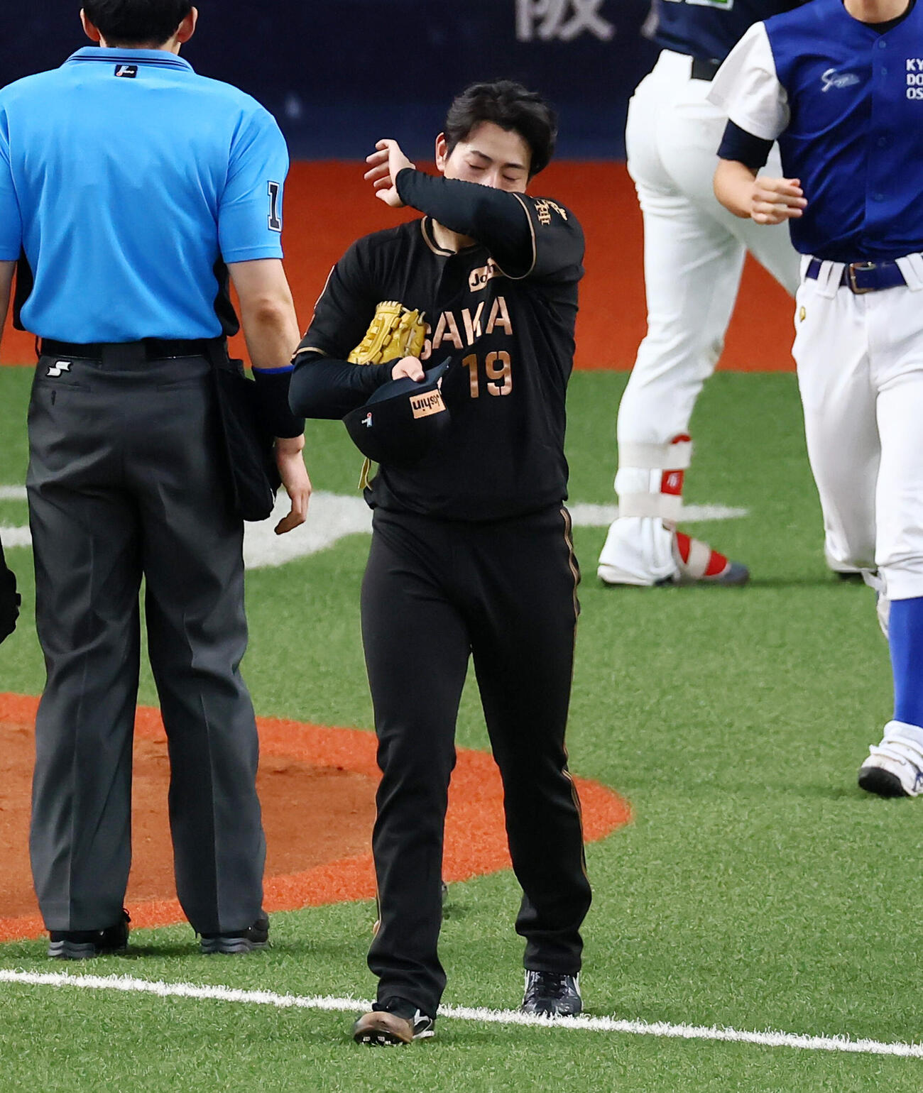 阪神対ヤクルト　6回表ヤクルト2死一、二塁、下村海翔は内山壮真に適時2点二塁打を打たれ失点する（撮影・加藤哉）
