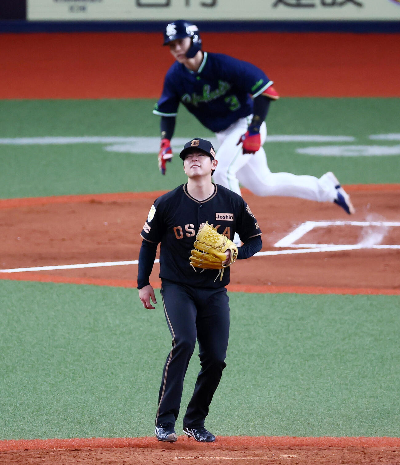 阪神対ヤクルト　6回表ヤクルト2死一、二塁、下村海翔は内山壮真に適時2点二塁打を打たれ失点する（撮影・加藤哉）