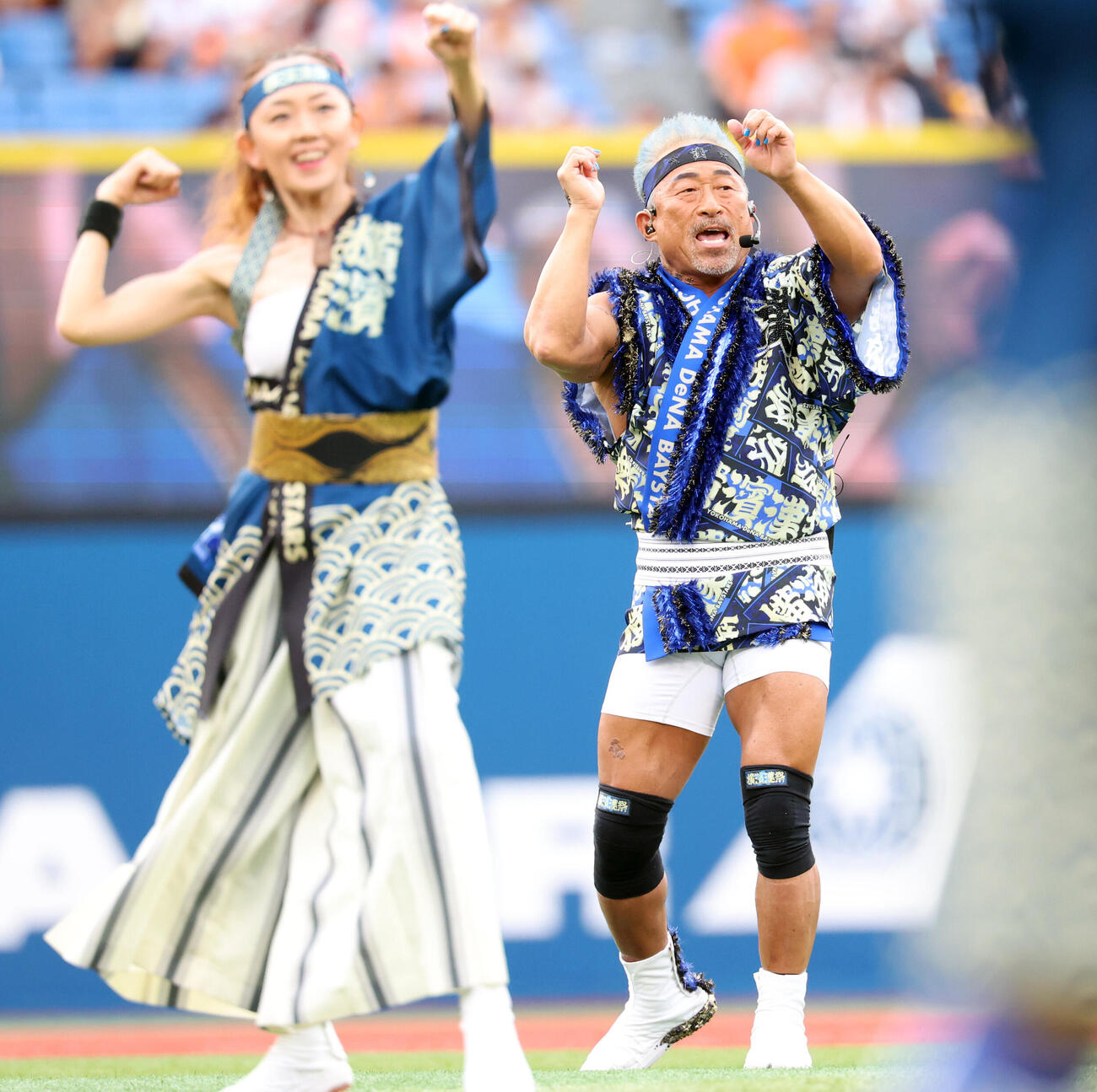 DeNA対巨人　横浜漢祭で踊る角田信朗（撮影・浅見桂子）