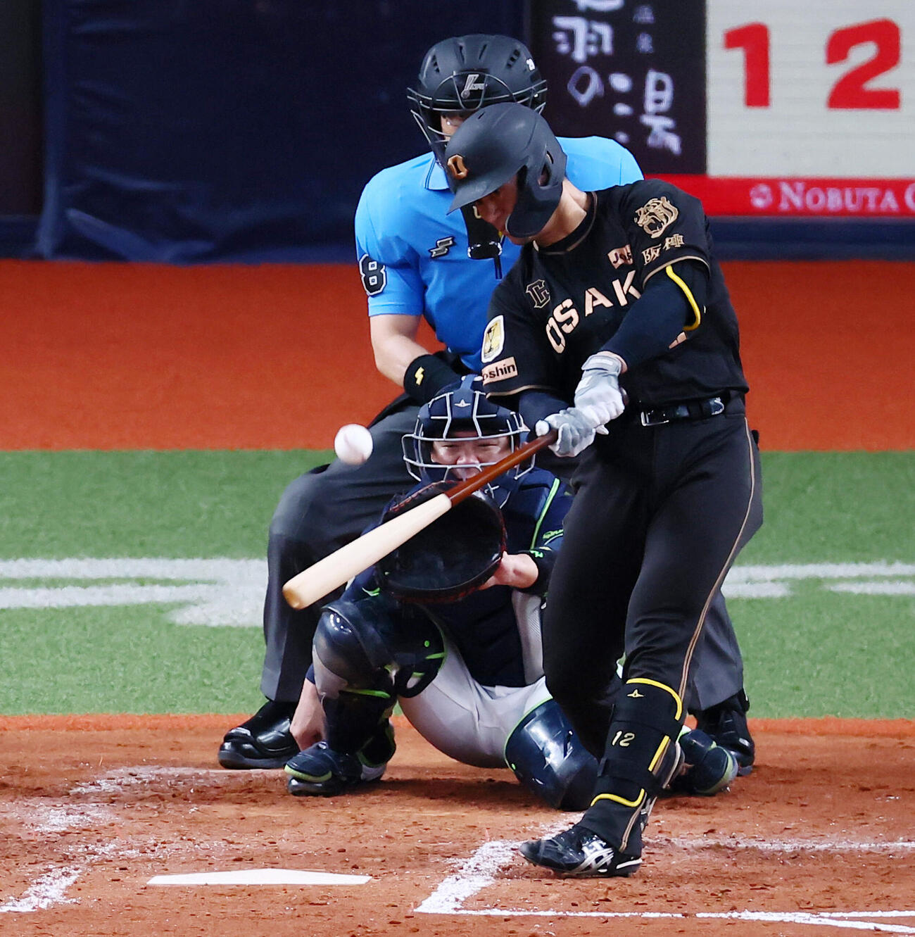 阪神対ヤクルト　4回裏阪神1死一塁、坂本誠志郎は中前打を放つ（撮影・加藤哉）