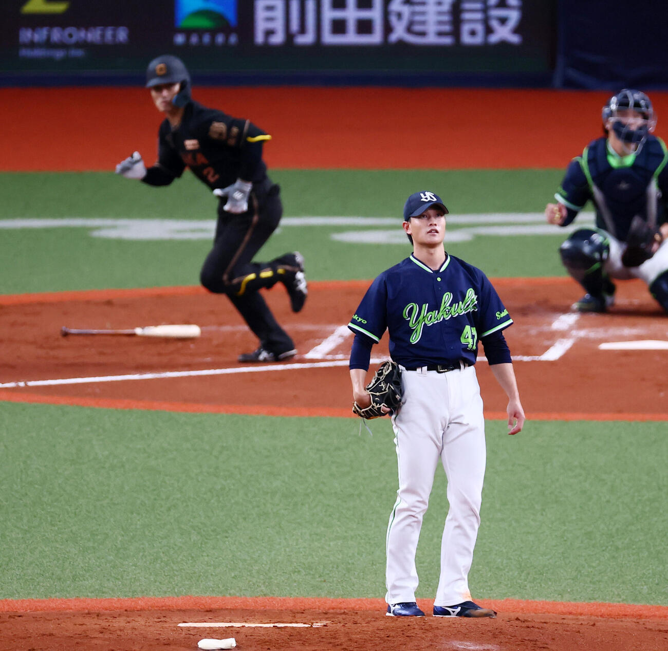 阪神対ヤクルト　2回裏阪神1死、高橋奎二は坂本誠志郎に左中間越えソロ本塁打を浴びる（撮影・加藤哉）