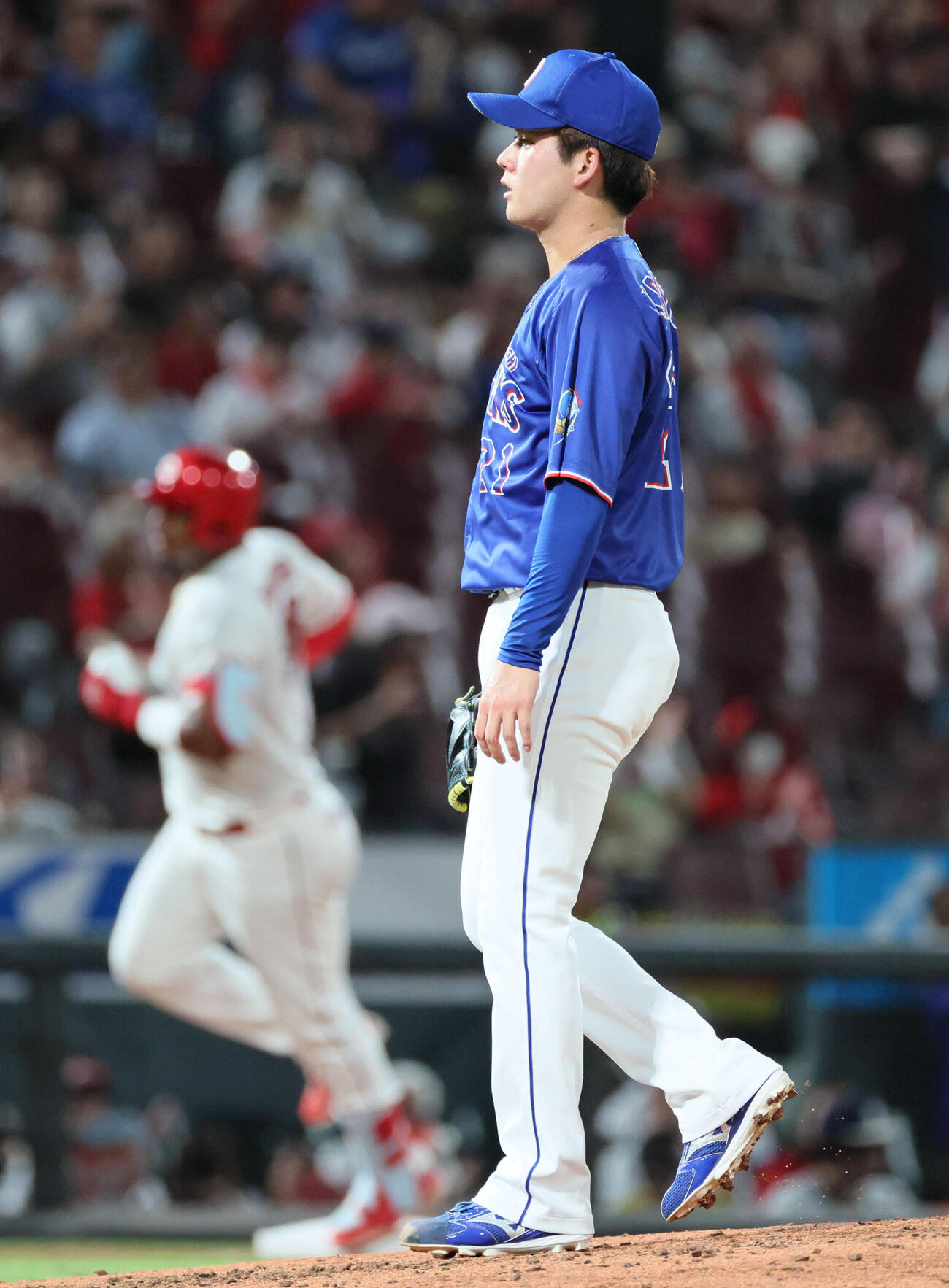 広島対中日　5回裏広島無死、エレフリス・モンテロに同点左越え本塁打を浴びた金丸夢斗（撮影・加藤孝規）