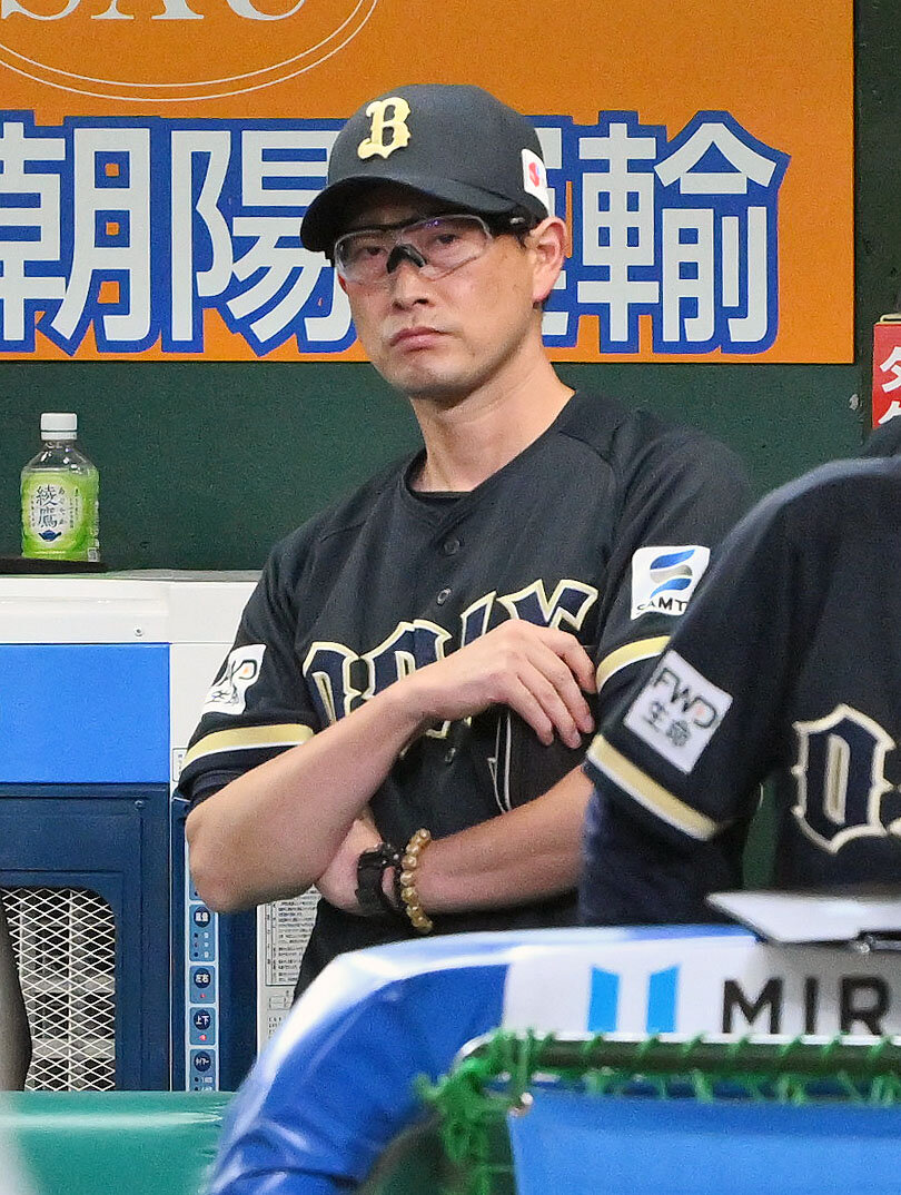 西武対オリックス　戦況を見守るオリックス岸田護監督（撮影・滝沢徹郎）