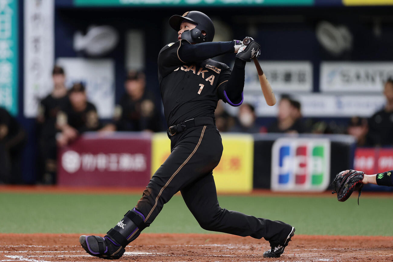 阪神対ヤクルト　5回裏阪神2死、右前打を放つ森下翔太（撮影・前田充）