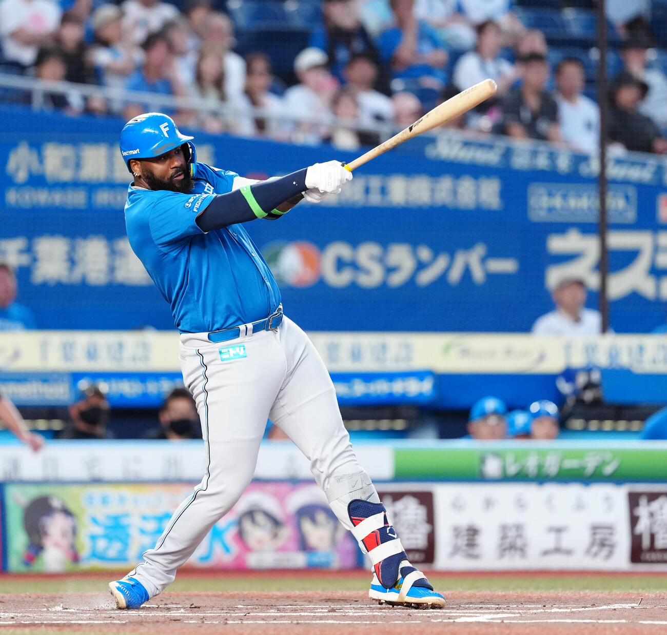 ロッテ対日本ハム　1回表日本ハム2死二塁、先制の適時打を放つフランミル・レイエス（撮影・鈴木みどり）