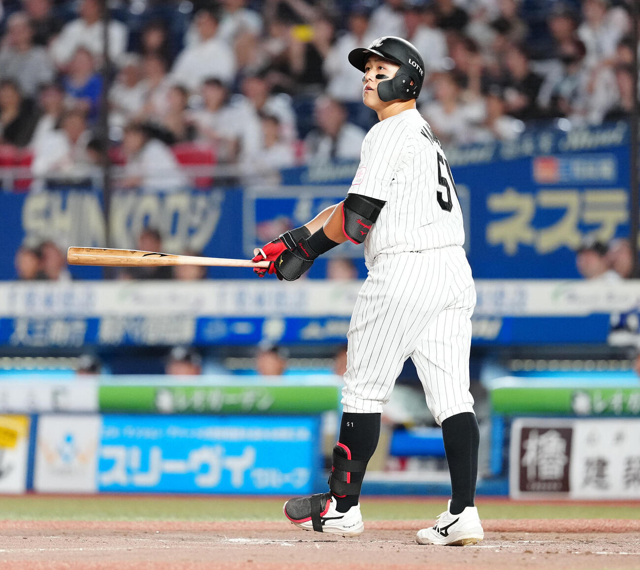 ロッテ対日本ハム　4回裏ロッテ2死、ソロ本塁打を放つ山口航輝（撮影・鈴木みどり）