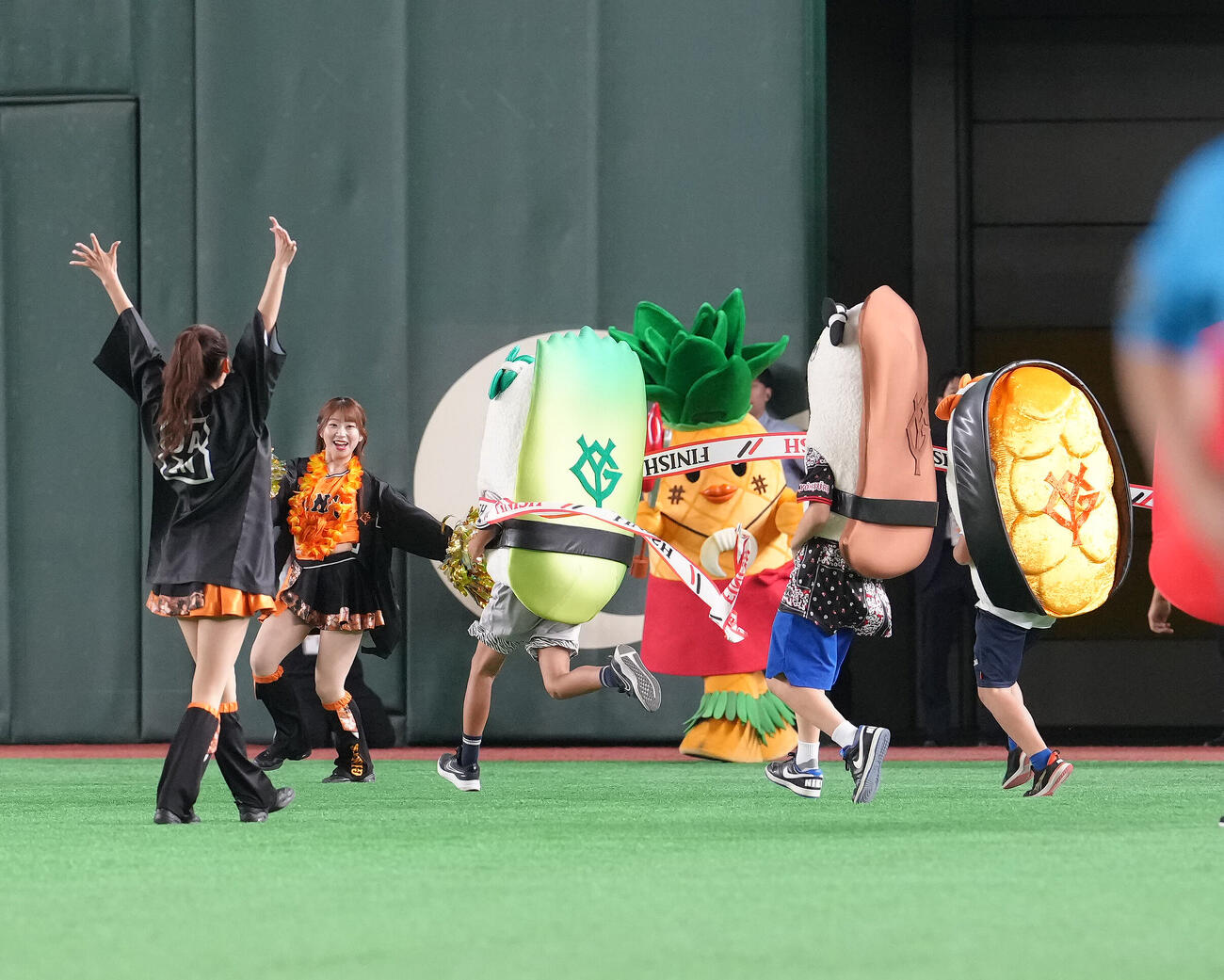巨人対広島　すしレース優勝は芽ネギ（撮影・足立雅史）