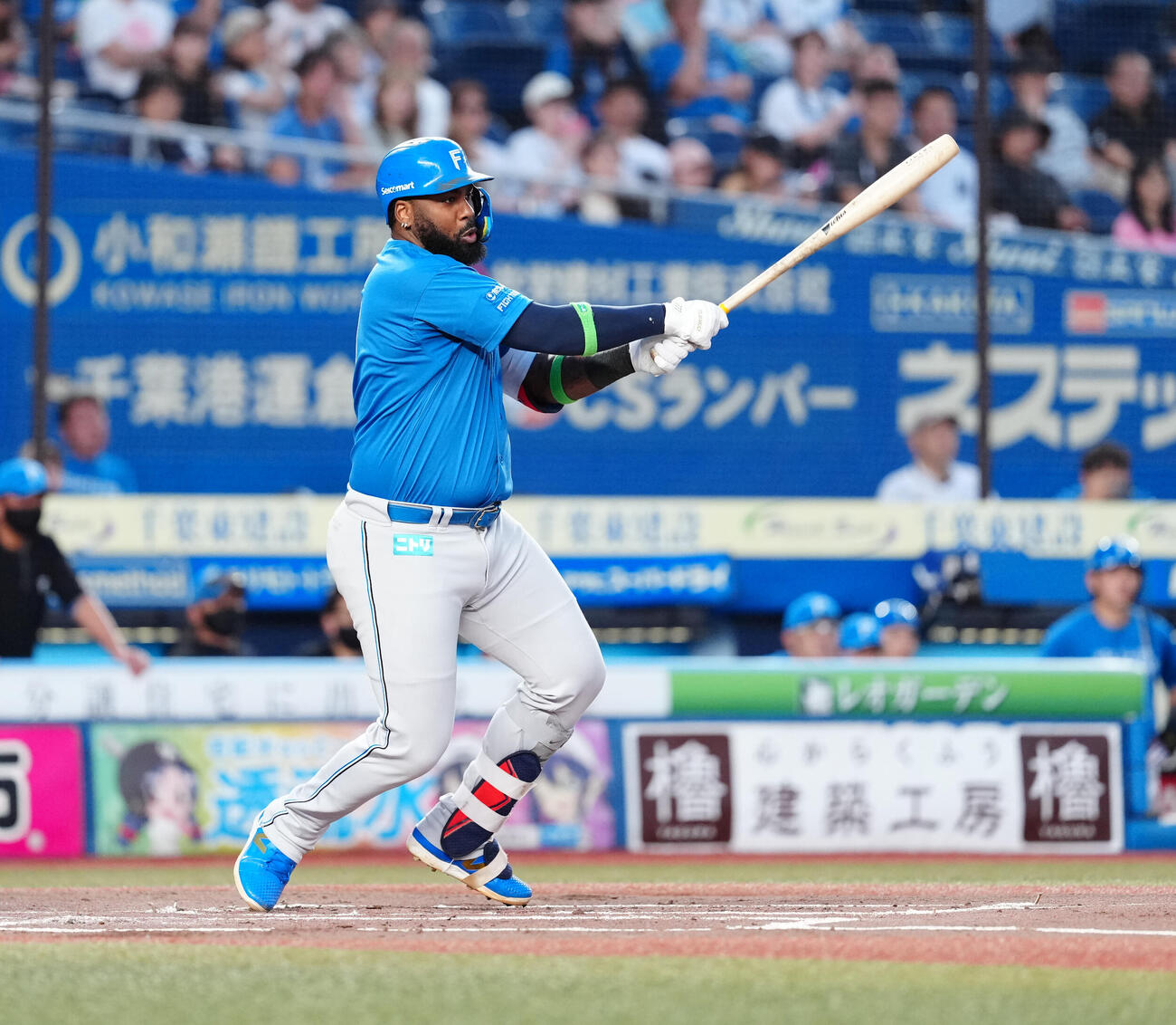 ロッテ対日本ハム　1回表日本ハム2死二塁、先制の適時打を放つフランミル・レイエス（撮影・鈴木みどり）