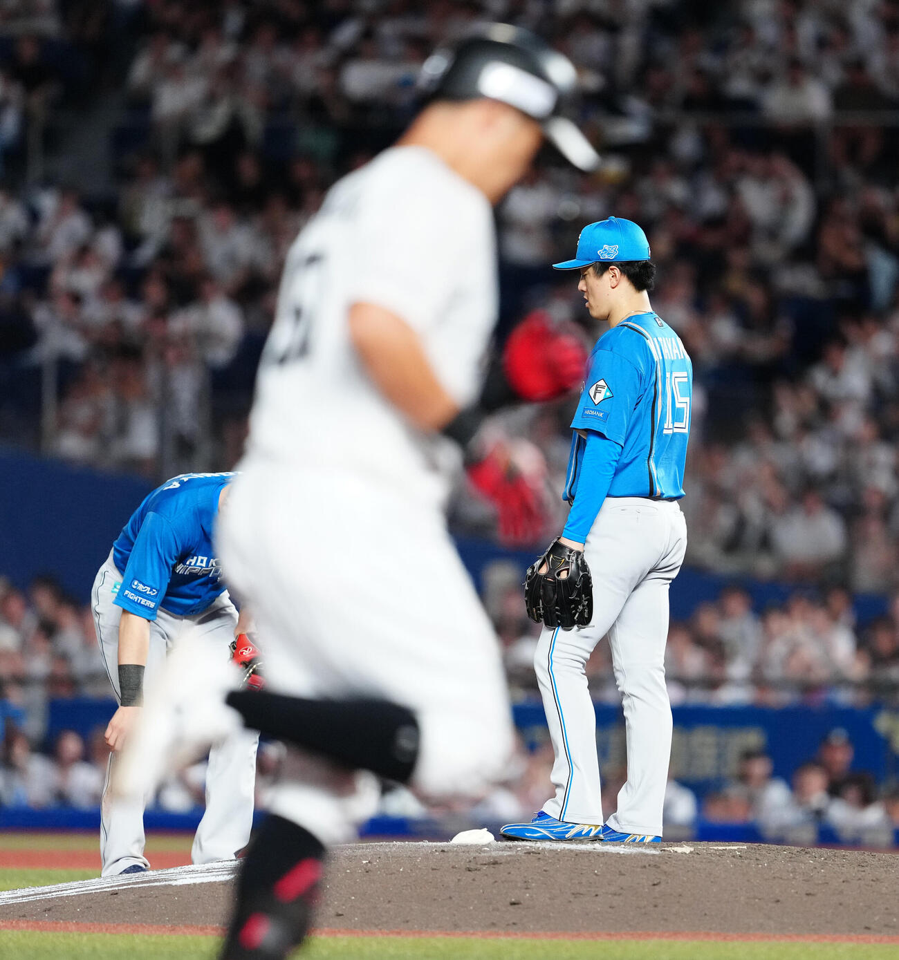 ロッテ対日本ハム　4回裏ロッテ2死、山口航輝にソロ本塁打を浴び、浮かない表情の北山亘基（撮影・鈴木みどり）