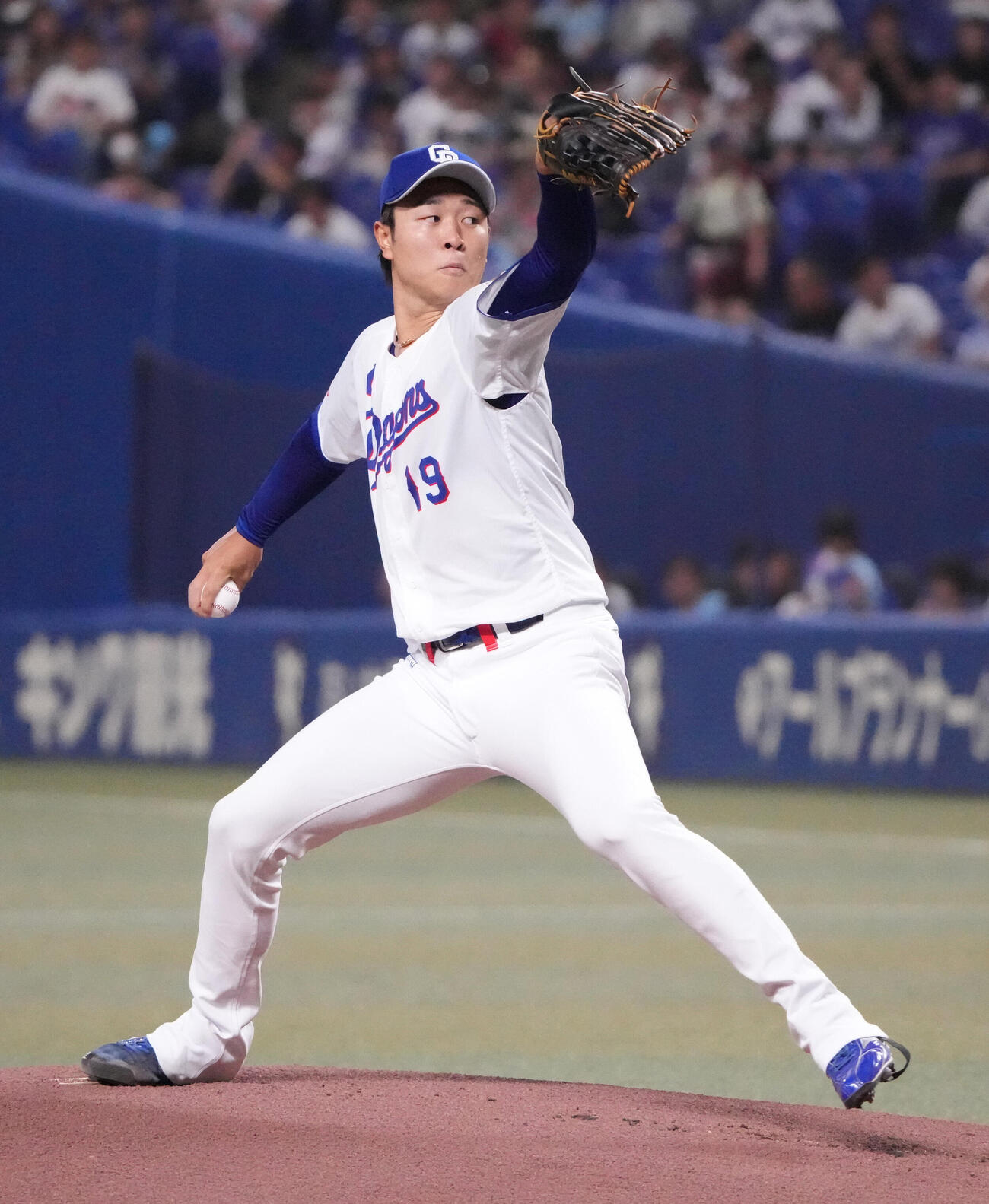 中日対ヤクルト　1回表、登板する中日先発の高橋宏斗（撮影・森本幸一）