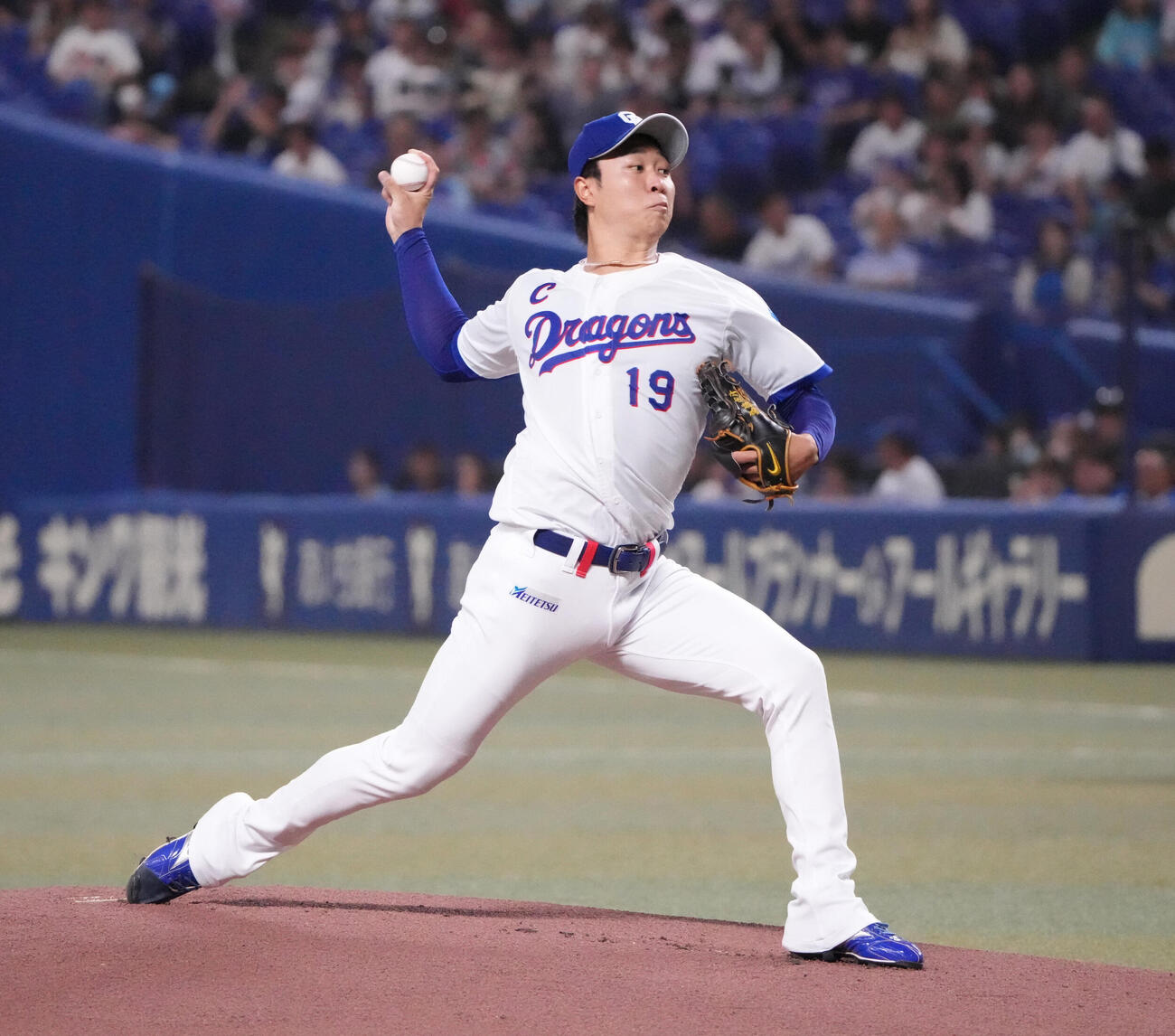 中日対ヤクルト　1回表、登板する中日先発の高橋宏斗（撮影・森本幸一）