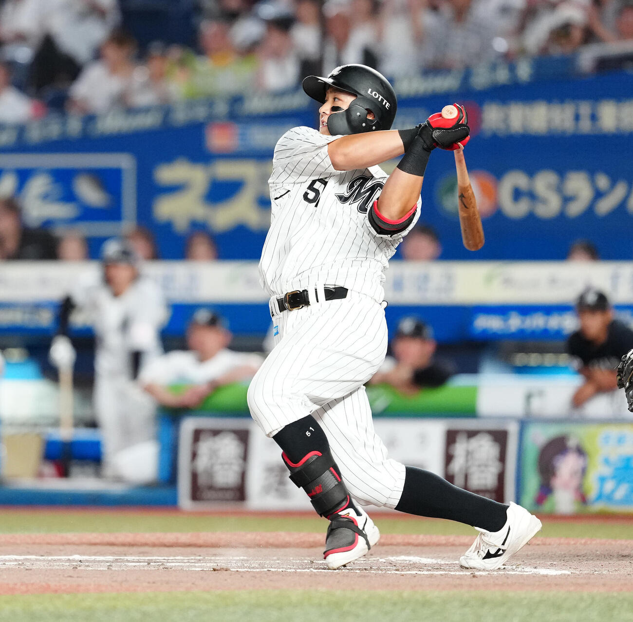 ロッテ対日本ハム　10回裏ロッテ無死一、二塁、サヨナラの適時二塁打を放つ山口航輝（撮影・鈴木みどり）