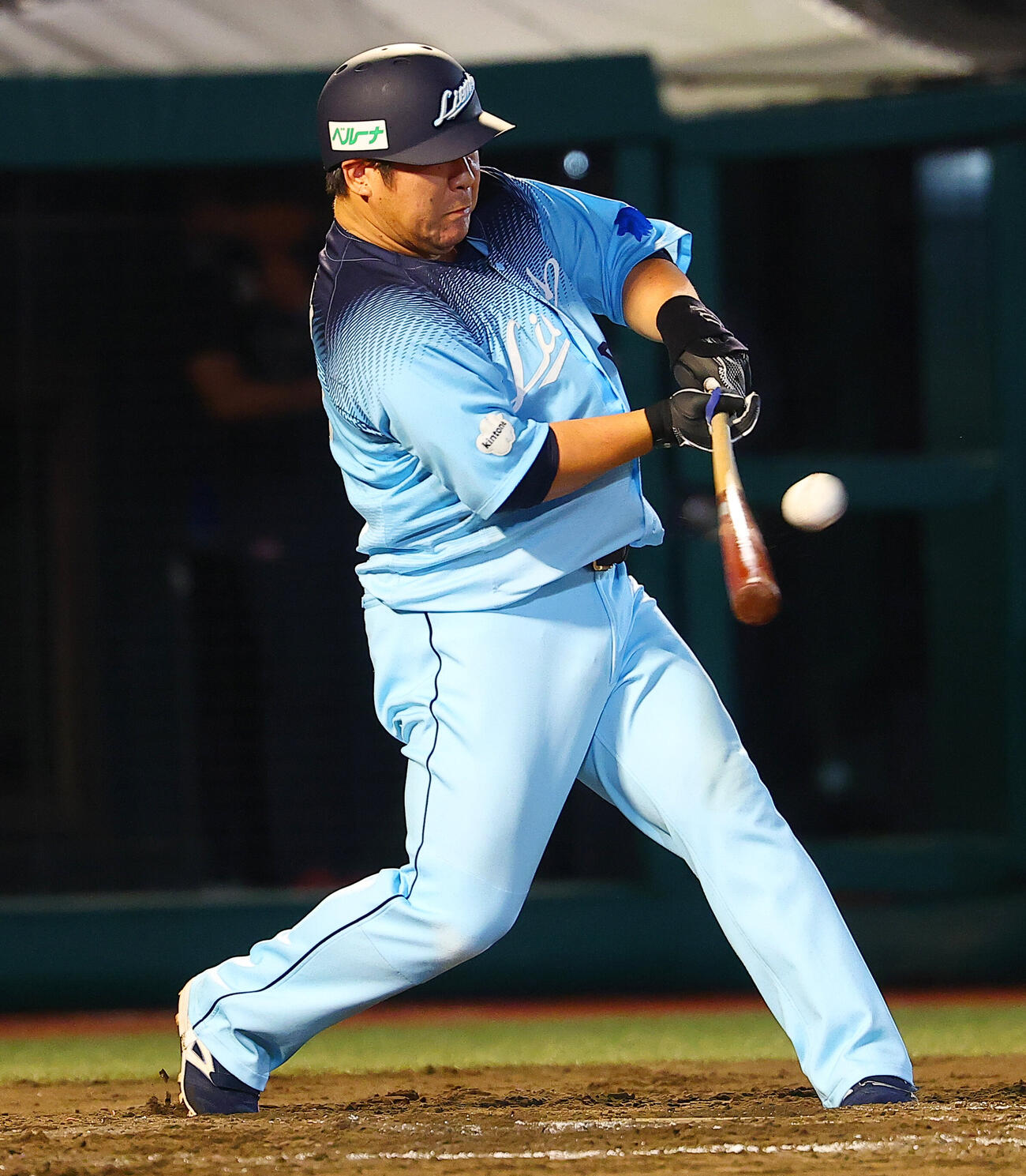 楽天対西武　11回表西武2死満塁、代打中村剛也は満塁本塁打を放つ（撮影・野上伸悟）