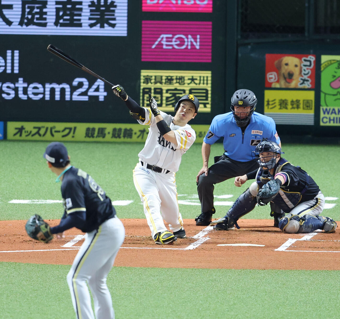 ソフトバンク対オリックス　1回裏ソフトバンク2死、近藤健介は右越えに先制本塁打を放つ（撮影・梅根麻紀）