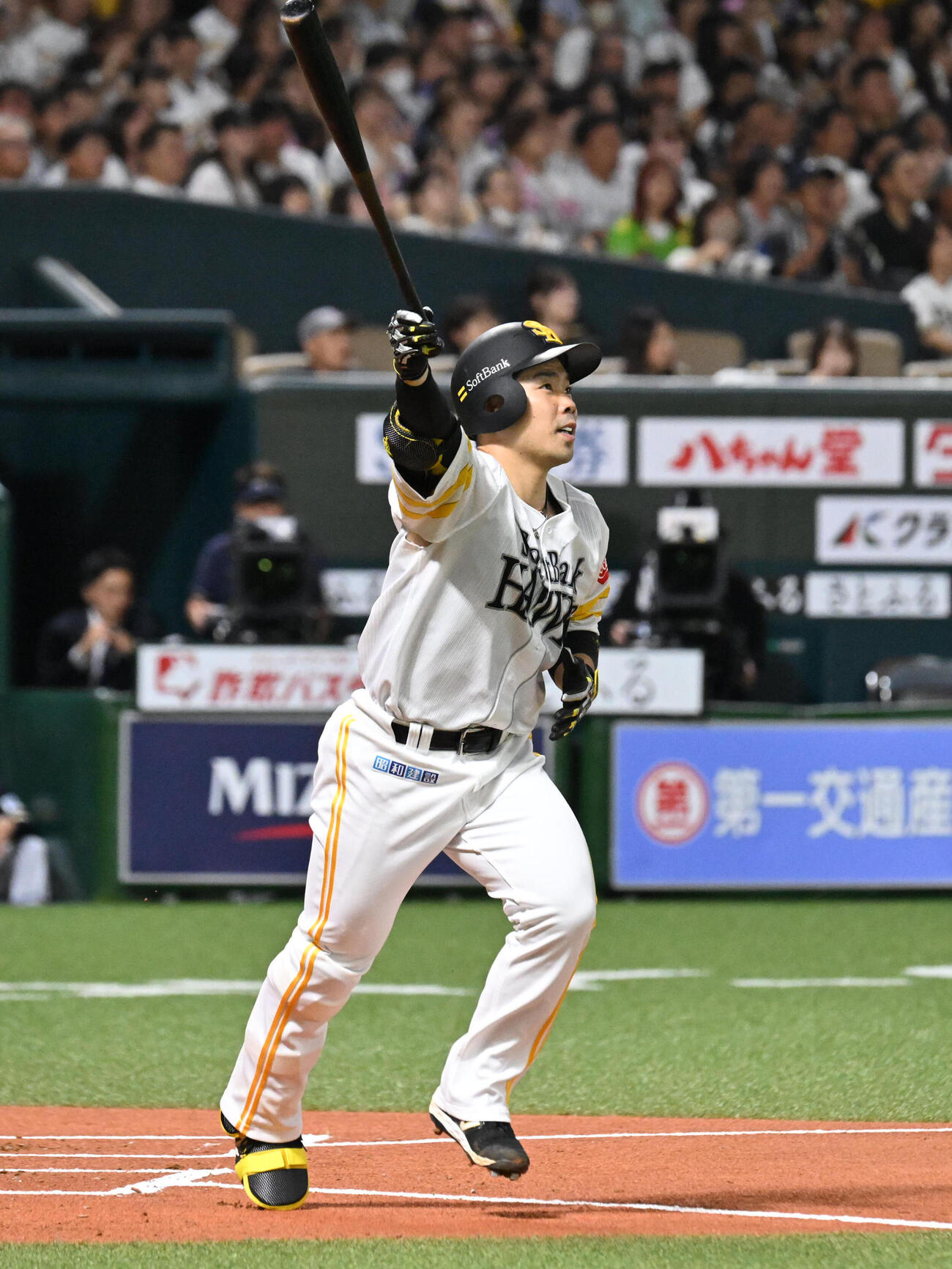 ソフトバンク対オリックス　1回裏ソフトバンク2死、近藤健介は先制本塁打を放つ（撮影・林敢治）