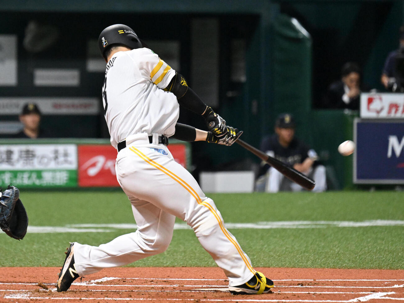 ソフトバンク対オリックス　1回裏ソフトバンク2死、近藤健介は先制本塁打を放つ（撮影・林敢治）