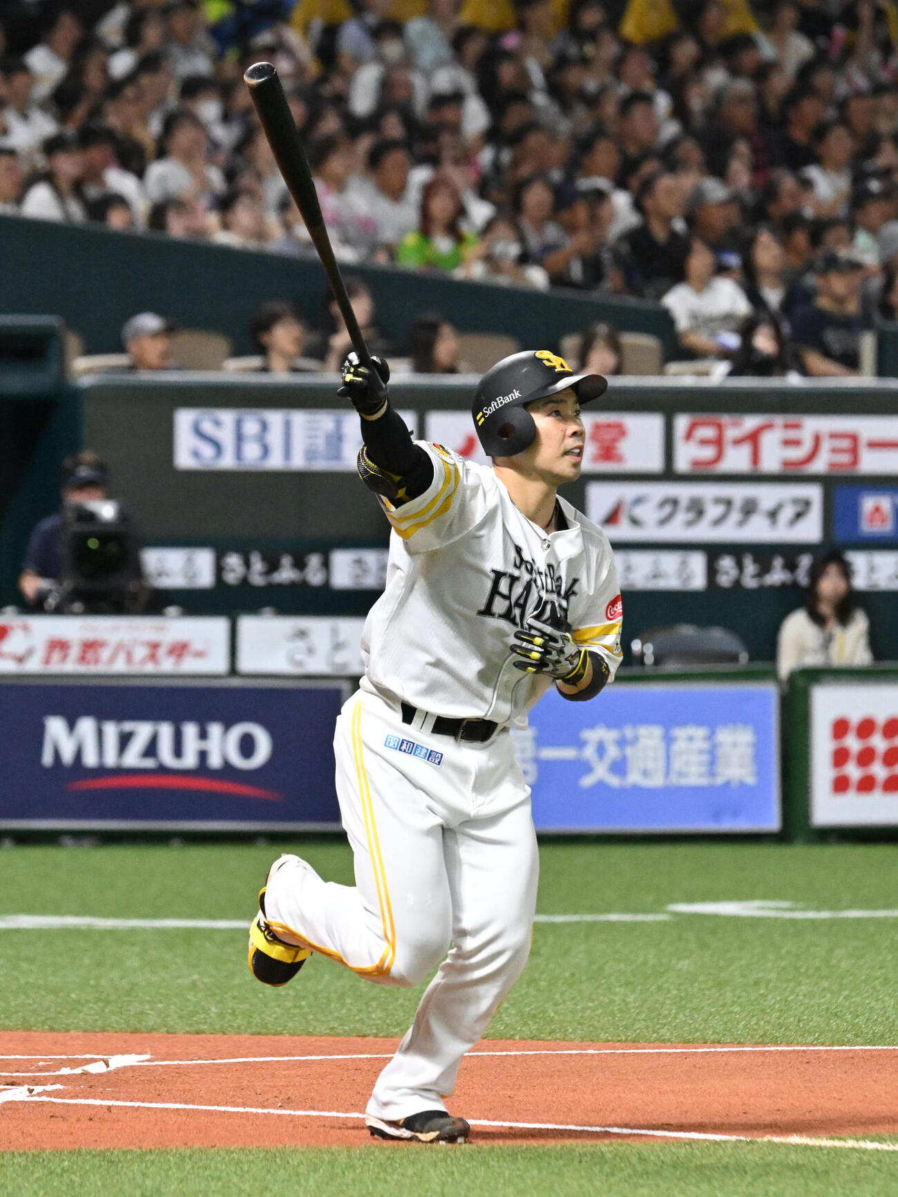 ソフトバンク対オリックス　1回裏ソフトバンク2死、近藤健介は先制本塁打を放つ（撮影・林敢治）