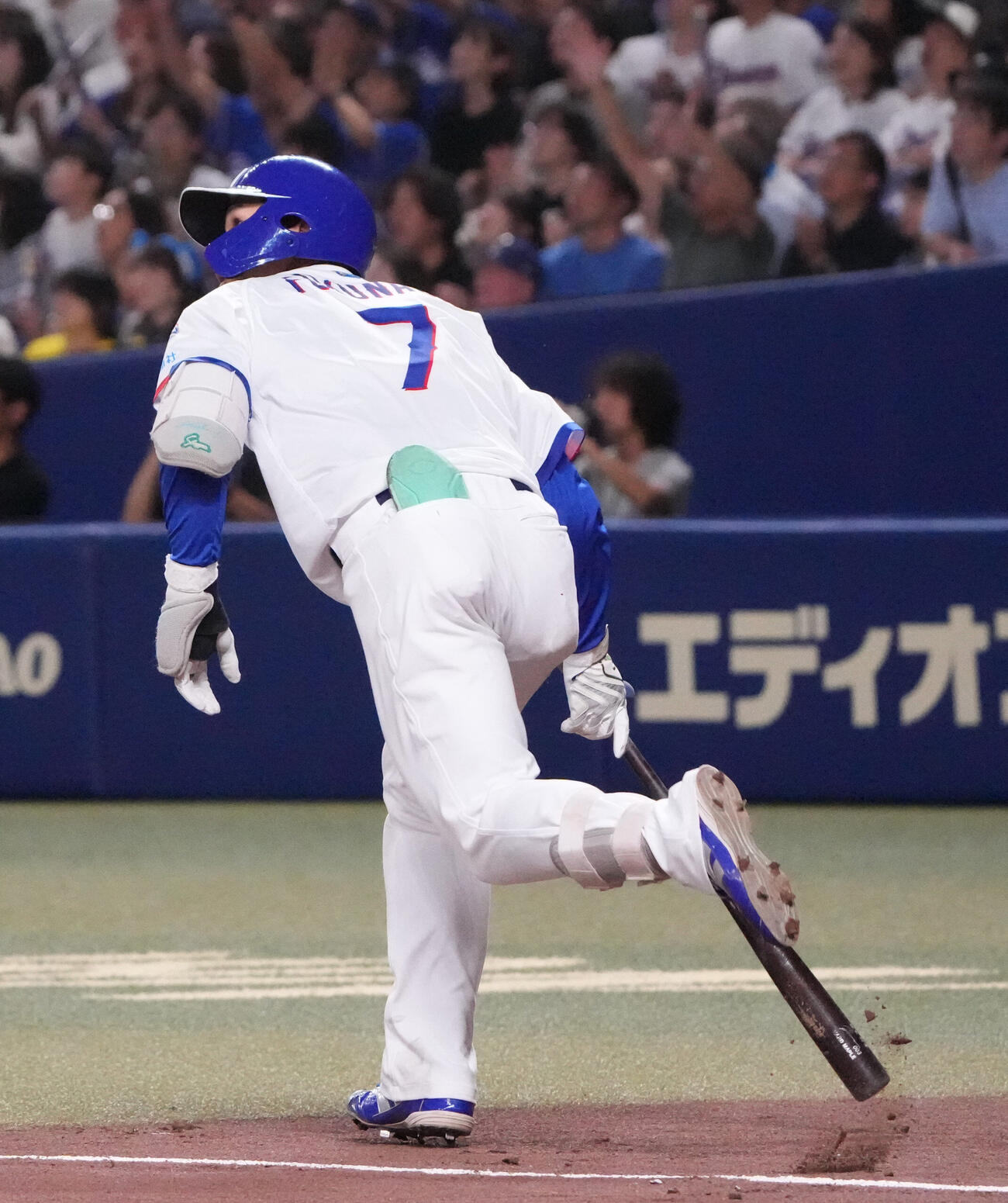 中日対ヤクルト　1回裏中日無死、本塁打を放つ福永裕基（撮影・森本幸一）