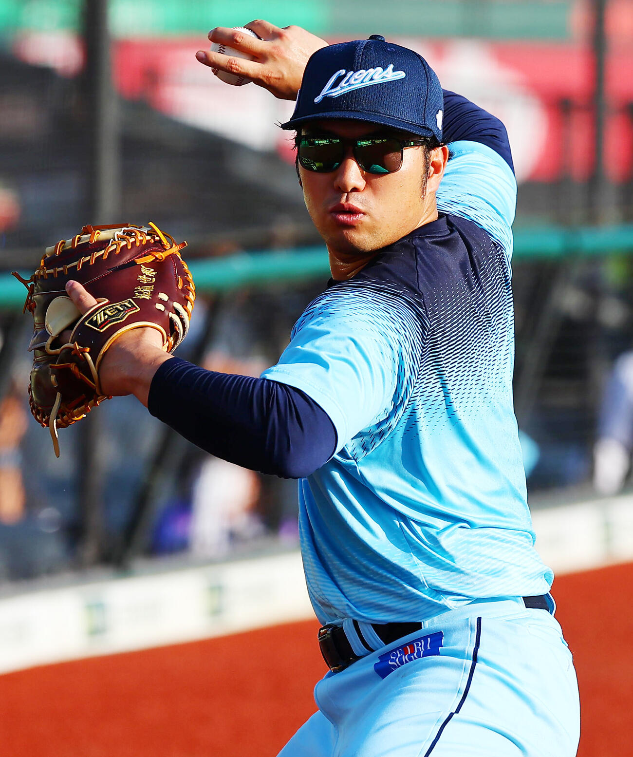 楽天対西武　試合前に練習する西武柘植世那（撮影・野上伸悟）