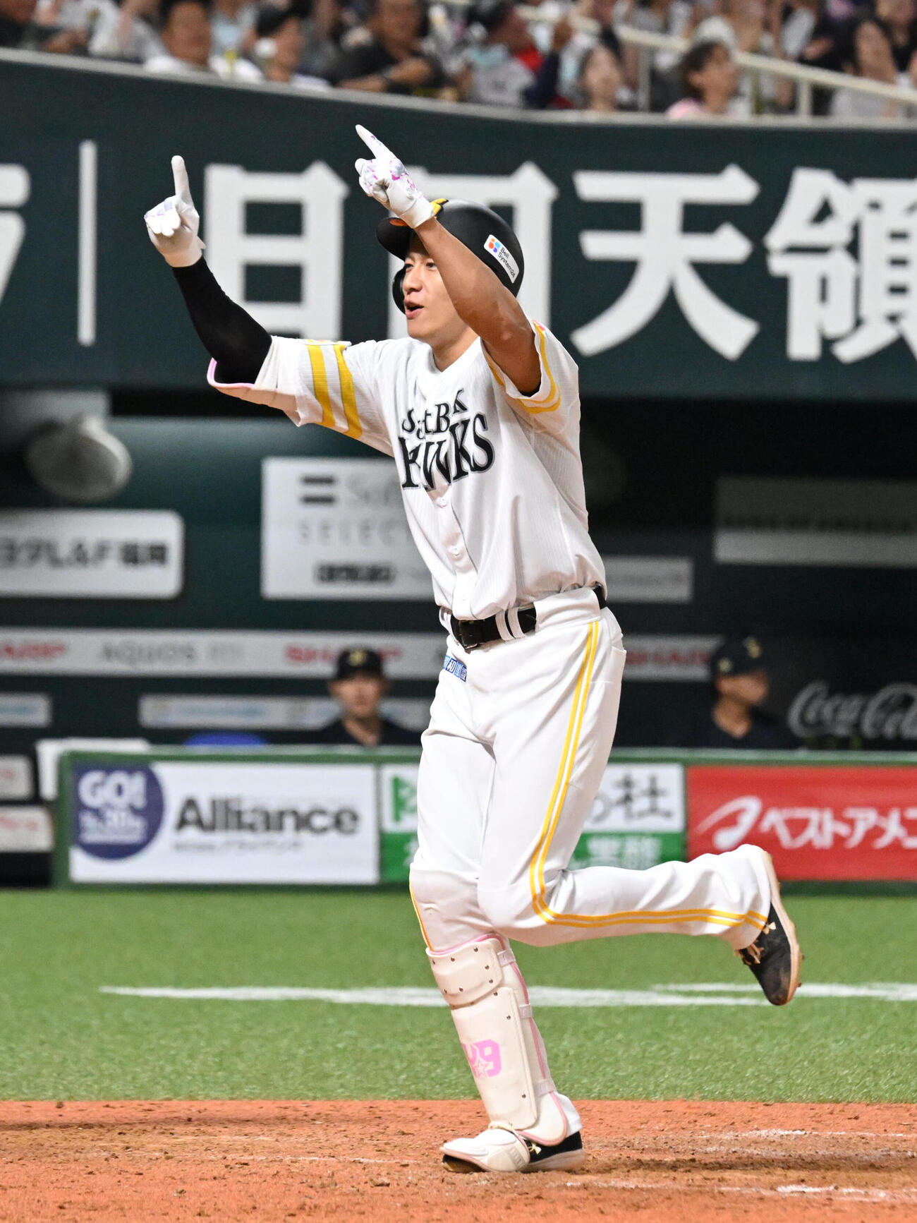 ソフトバンク対オリックス　5回裏ソフトバンク無死一、二塁、柳田悠岐は右越えに3点本塁打を放つ（撮影・林敢治）