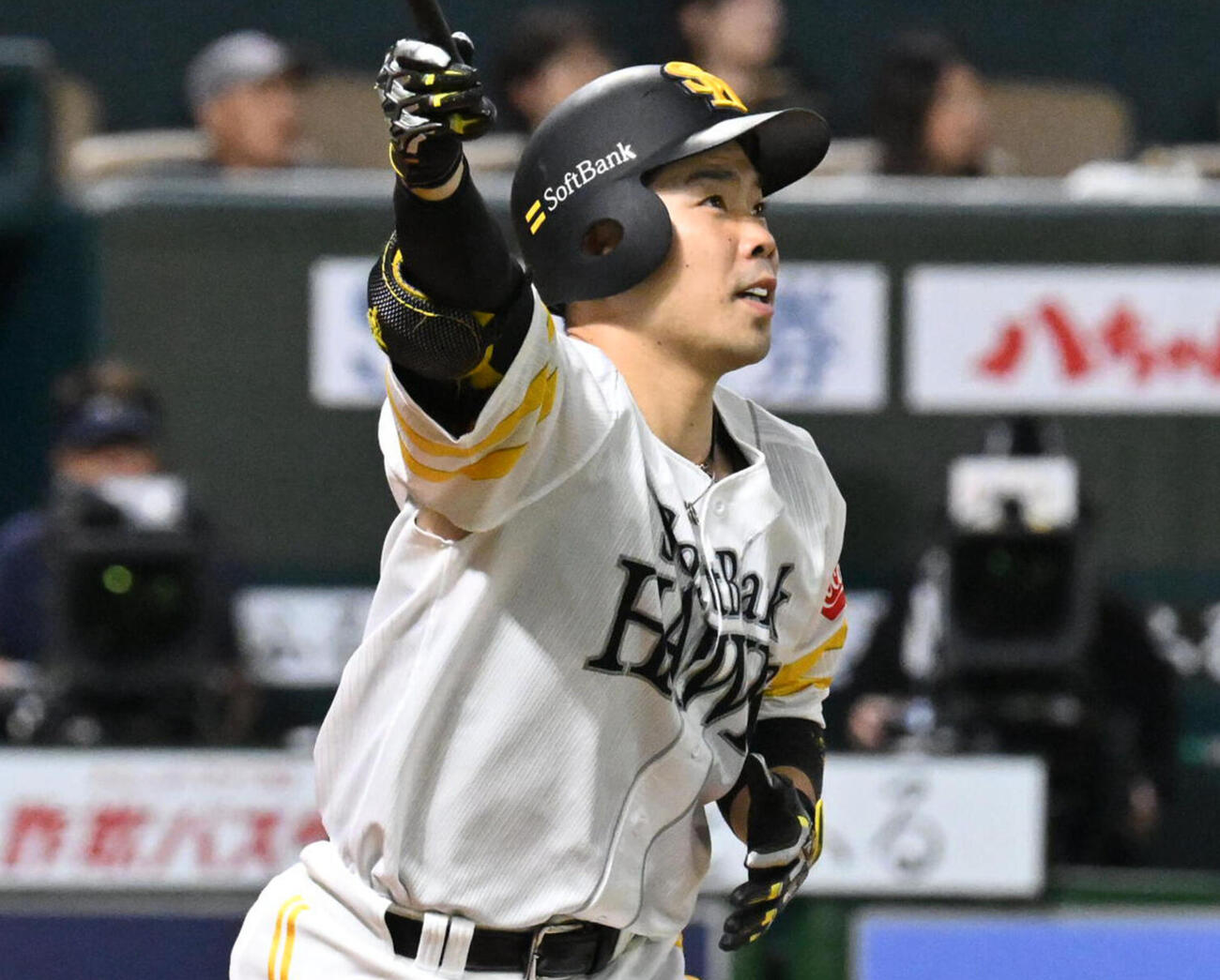 ソフトバンク対オリックス　1回裏ソフトバンク2死、近藤健介は先制本塁打を放つ（撮影・林敢治）