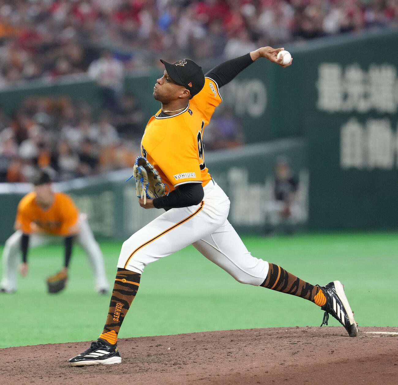 巨人対広島　9回途中から登板した巨人ライデル・マルティネス（撮影・足立雅史）