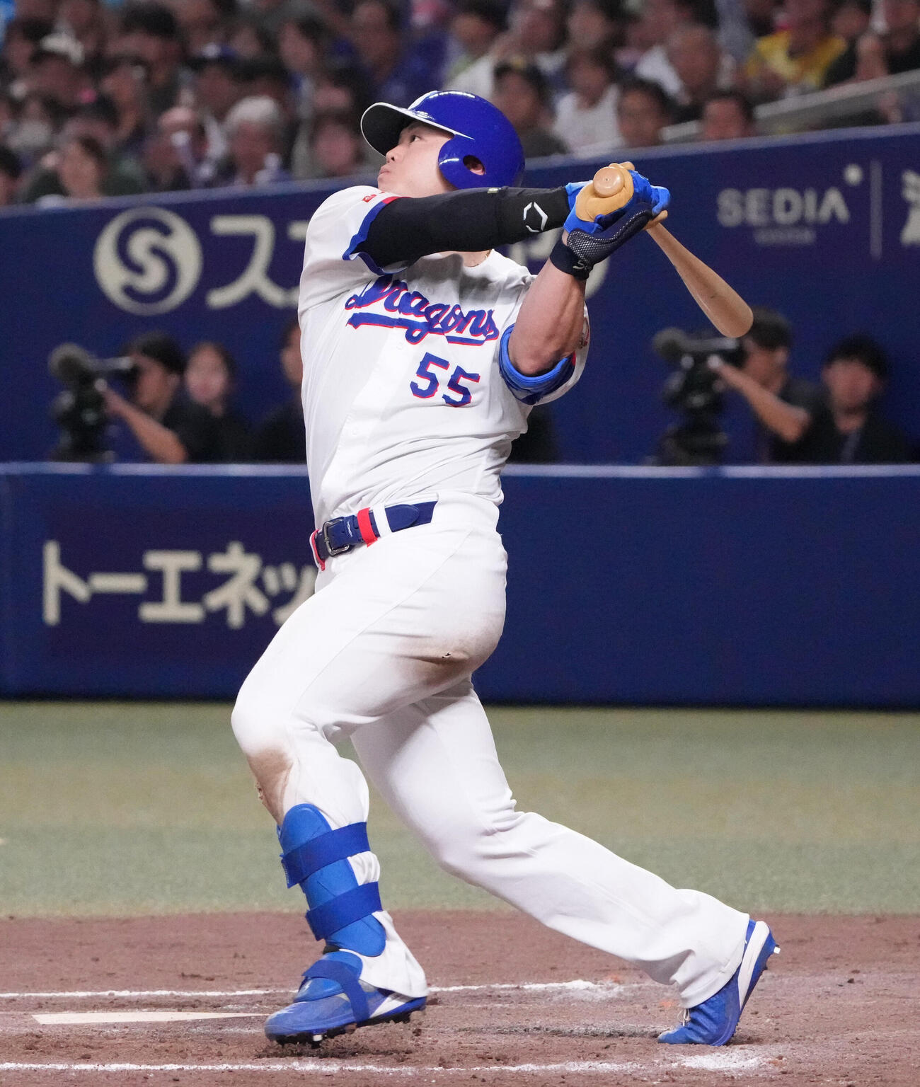 中日対ヤクルト　8回裏中日2死、本塁打を放つ細川成也（撮影・森本幸一）