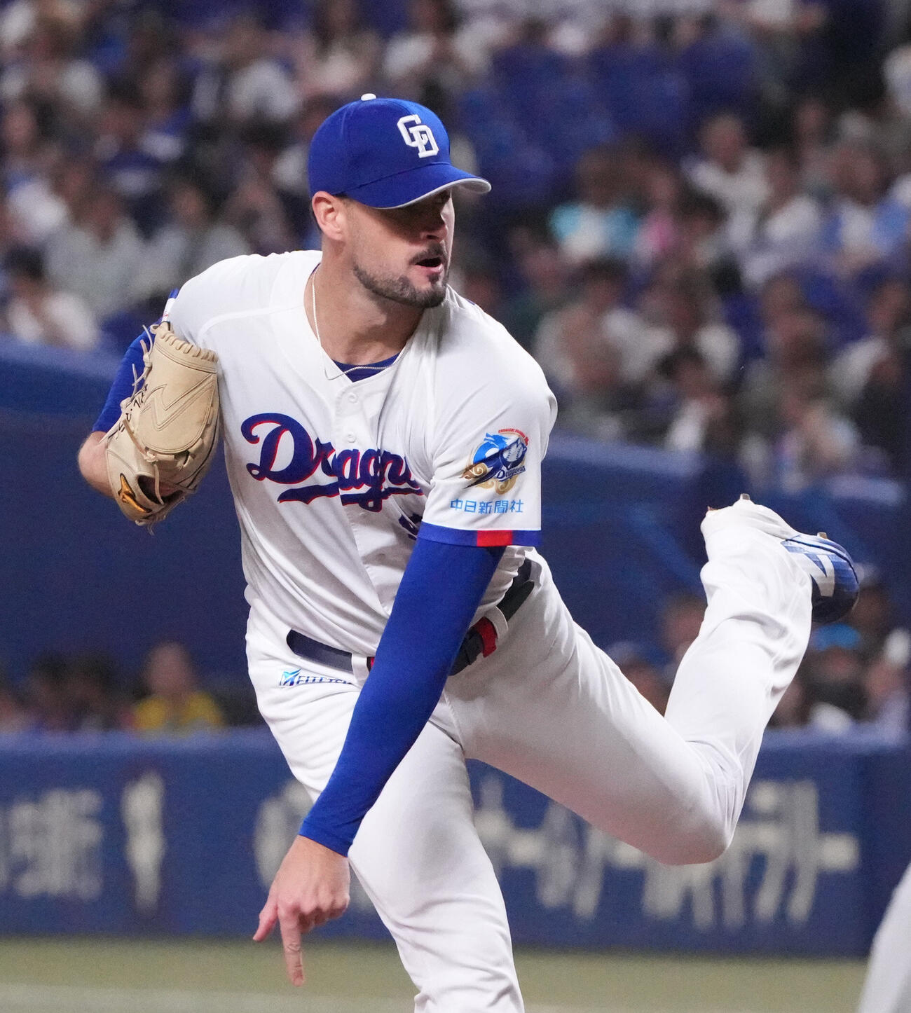 中日対ヤクルト　1回表、登板する中日先発のカイル・マラー（撮影・森本幸一）
