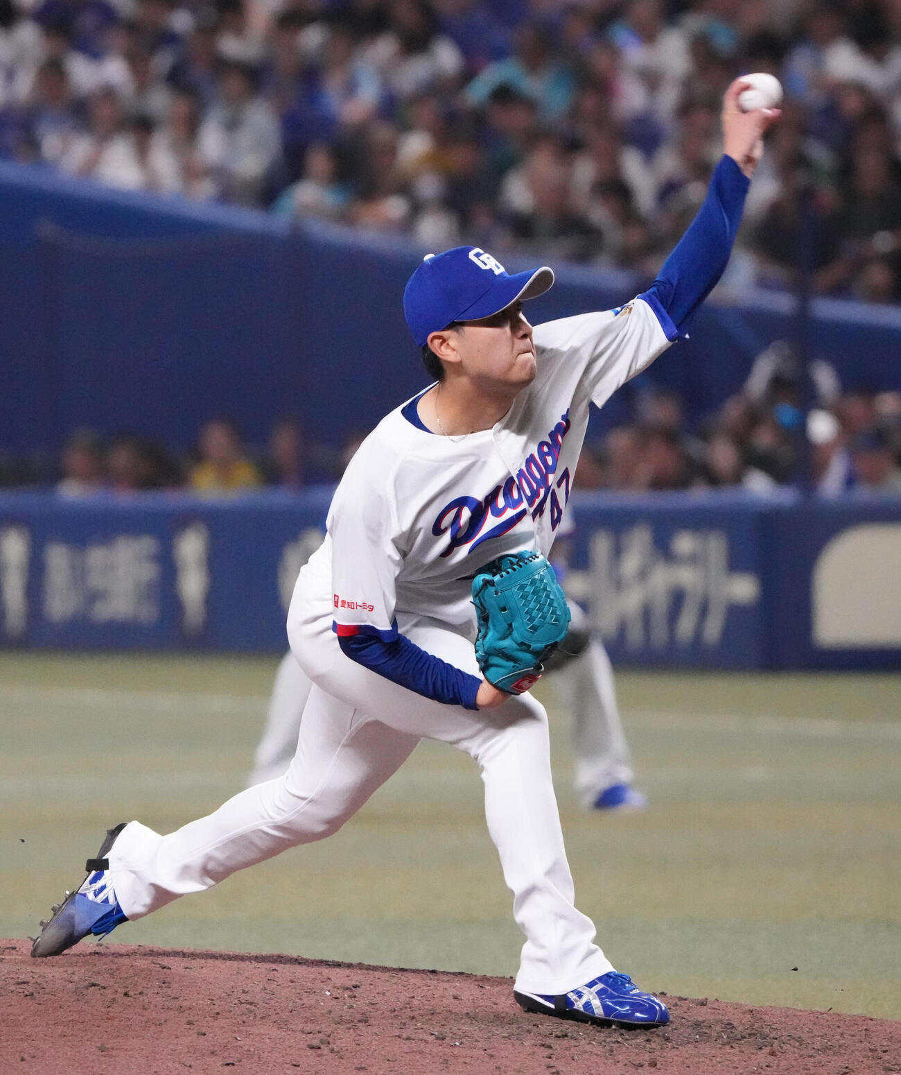 中日対ヤクルト　8回表、中日2番手で登板する吉田聖弥（撮影・森本幸一）