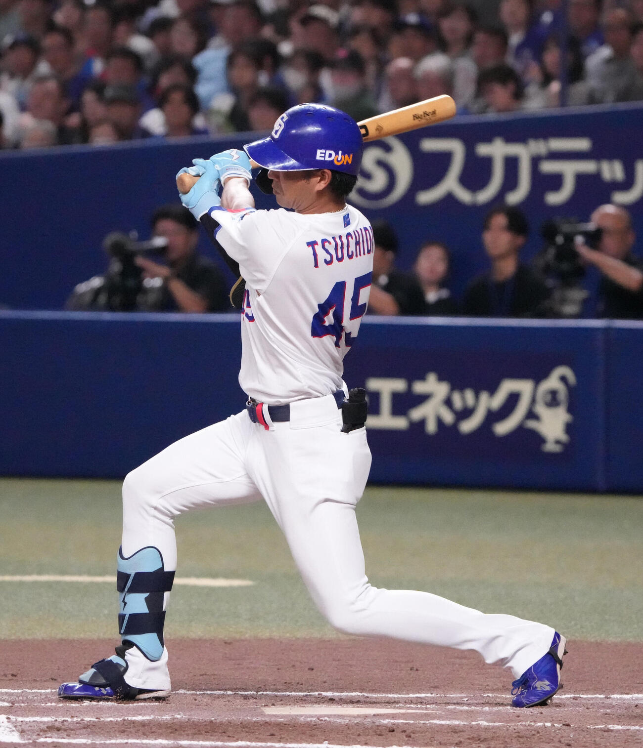 中日対ヤクルト　7回裏中日2死一、二塁、適時二塁打を放つ土田龍空（撮影・森本幸一）