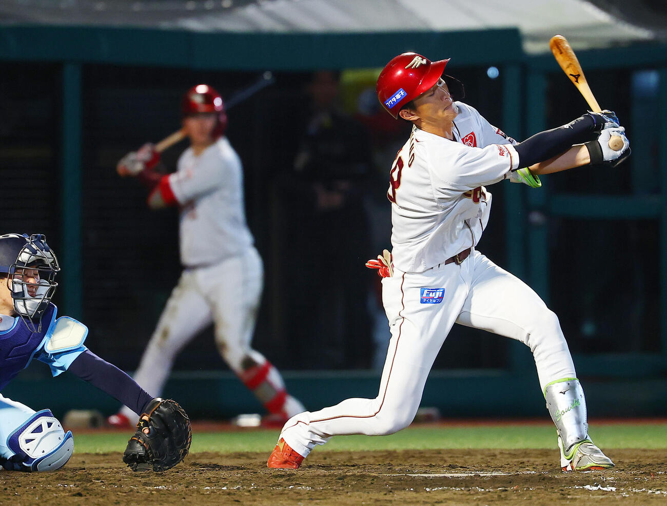 楽天対西武　5回裏楽天1死二塁、空振り三振に倒れる吉野創士（撮影・野上伸悟）