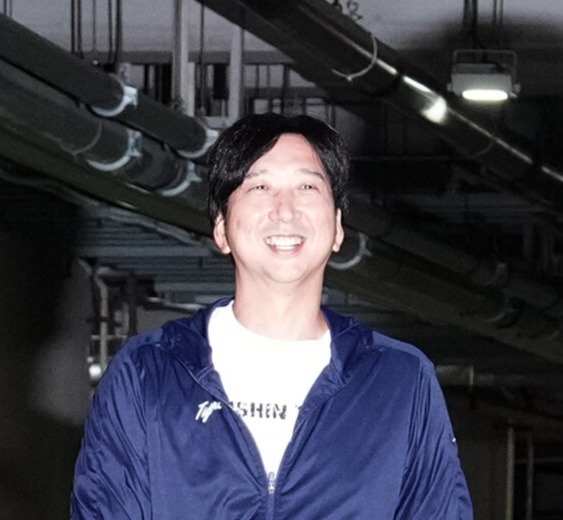 雨天中止のためスタジアムを後にする阪神藤川監督（2026年8月22日撮影）