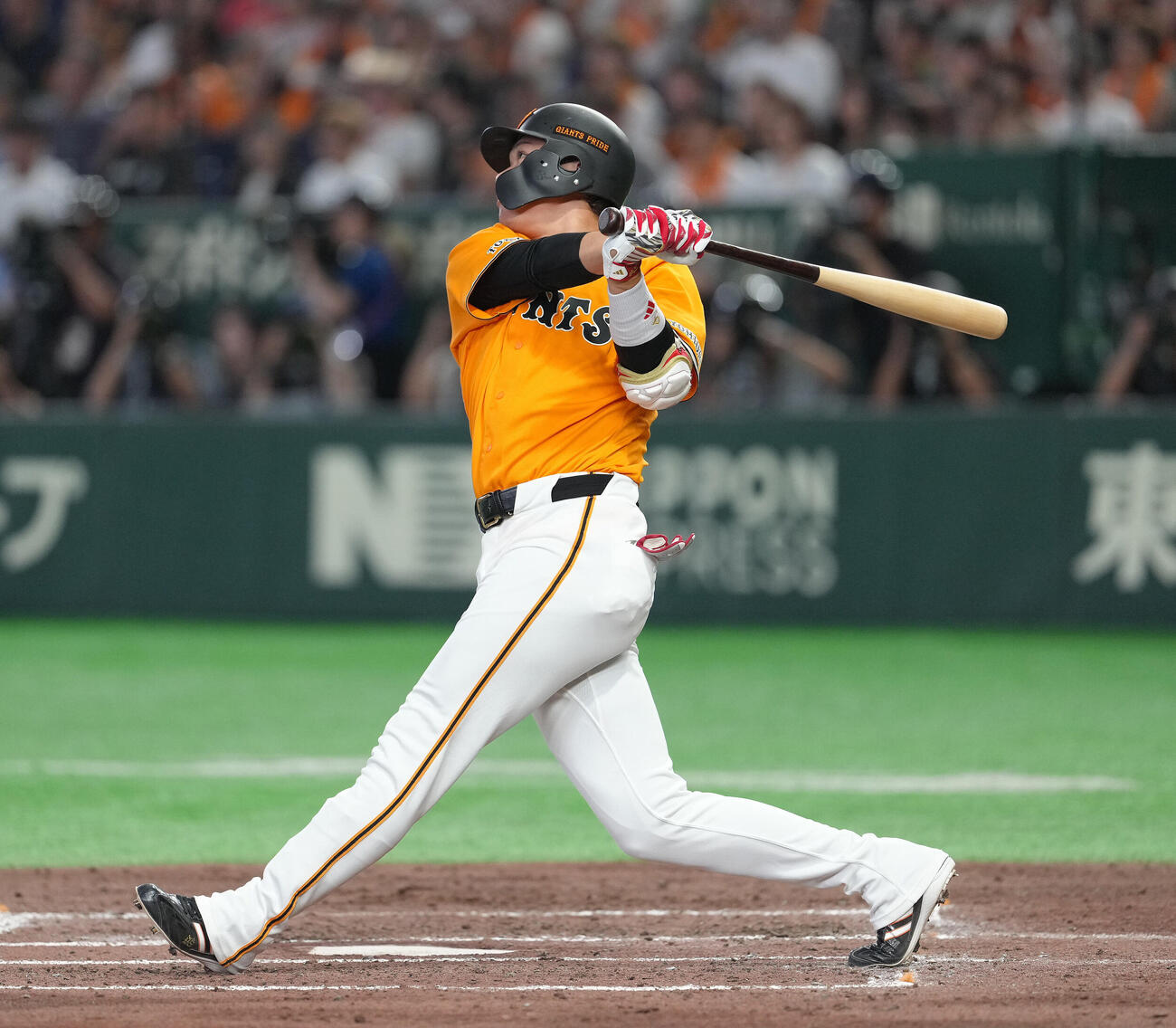 巨人対広島　4回裏巨人無死、坂本勇人は左越え本塁打を放つ（撮影・足立雅史）