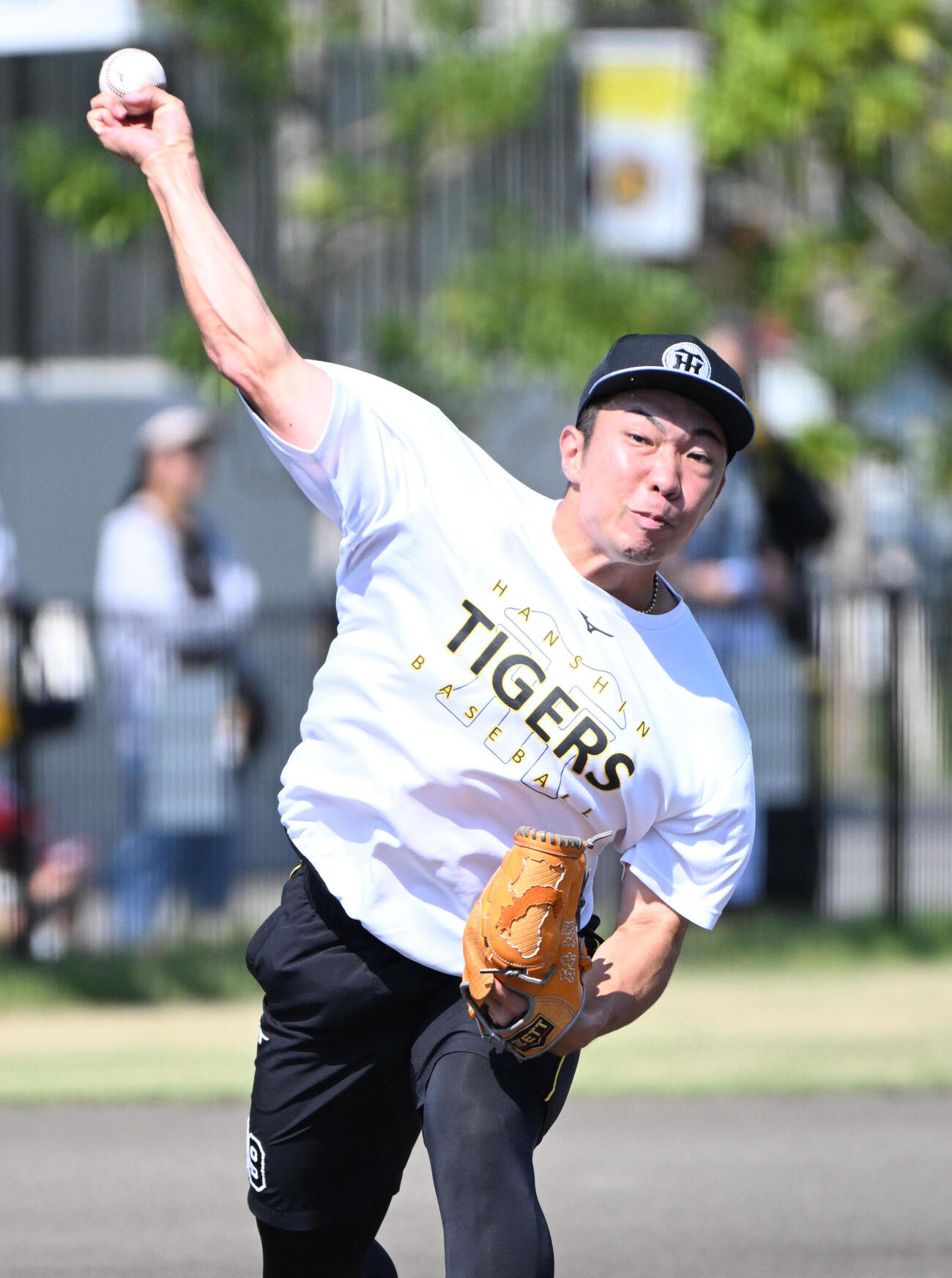 キャッチボールをする阪神石井大智（撮影・石井愛子）