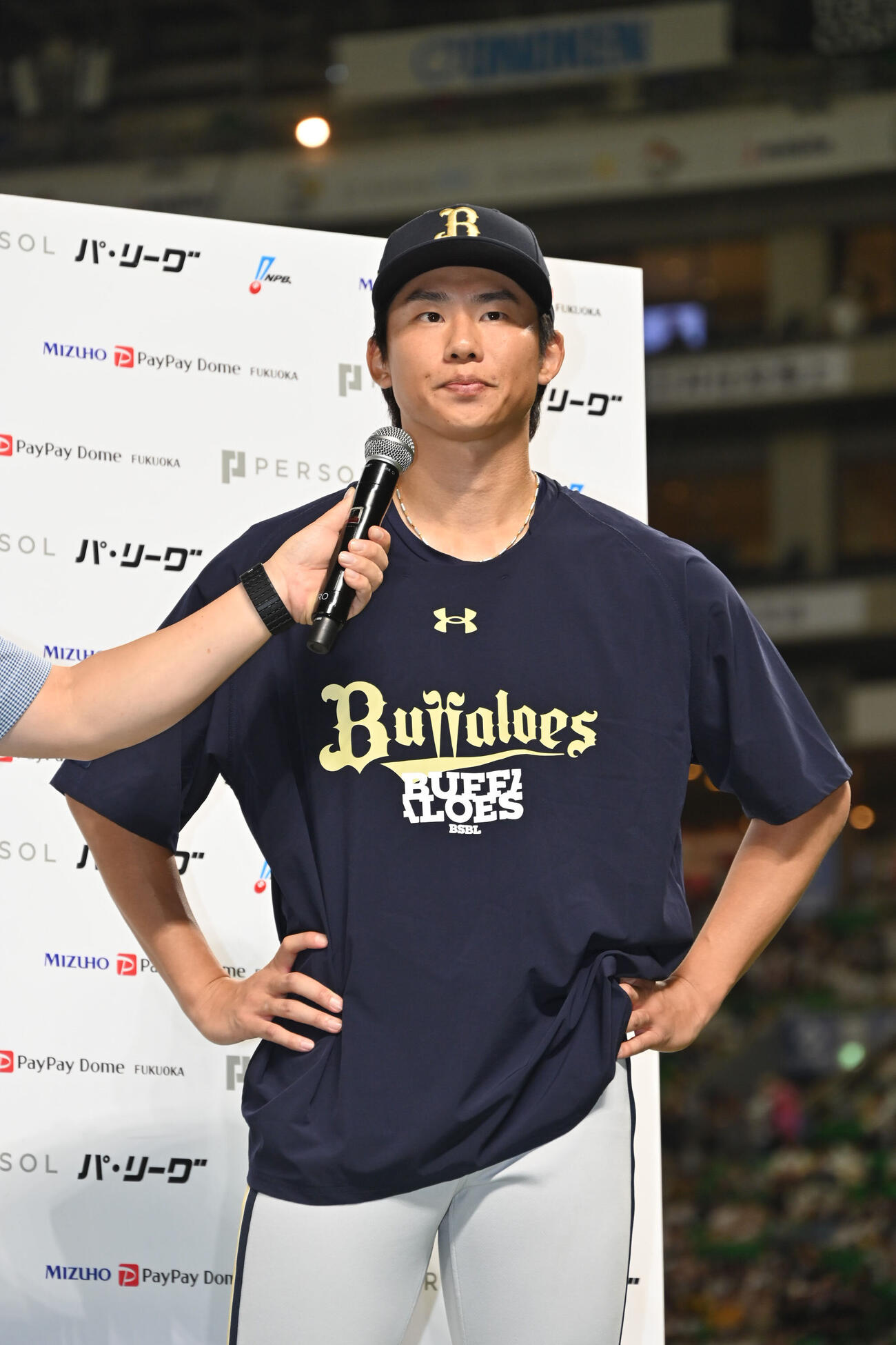 ソフトバンク対オリックス　ヒーローインタビューに応じる曽谷龍平（撮影・林敢治）