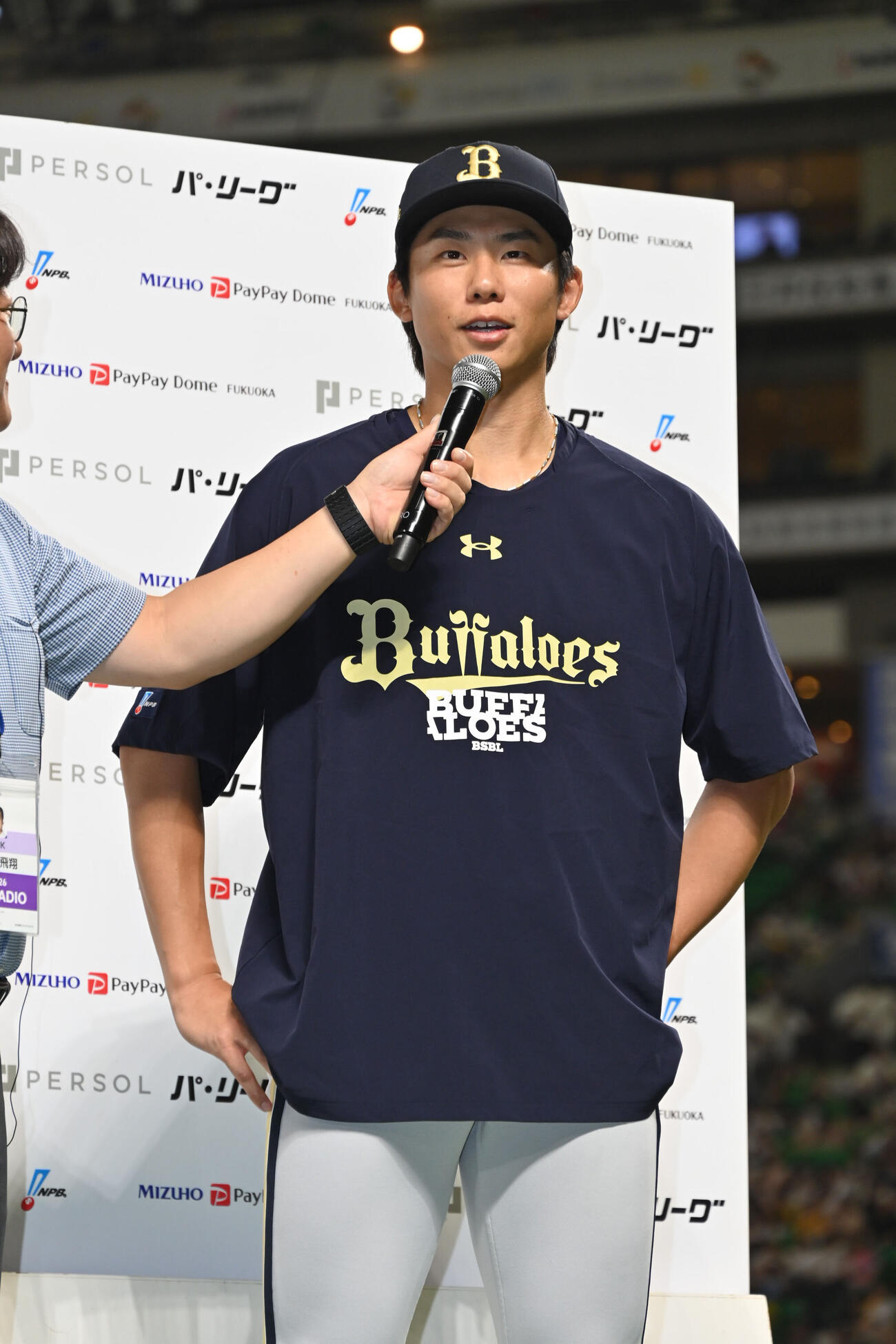 ソフトバンク対オリックス　ヒーローインタビューに応じる曽谷龍平（撮影・林敢治）