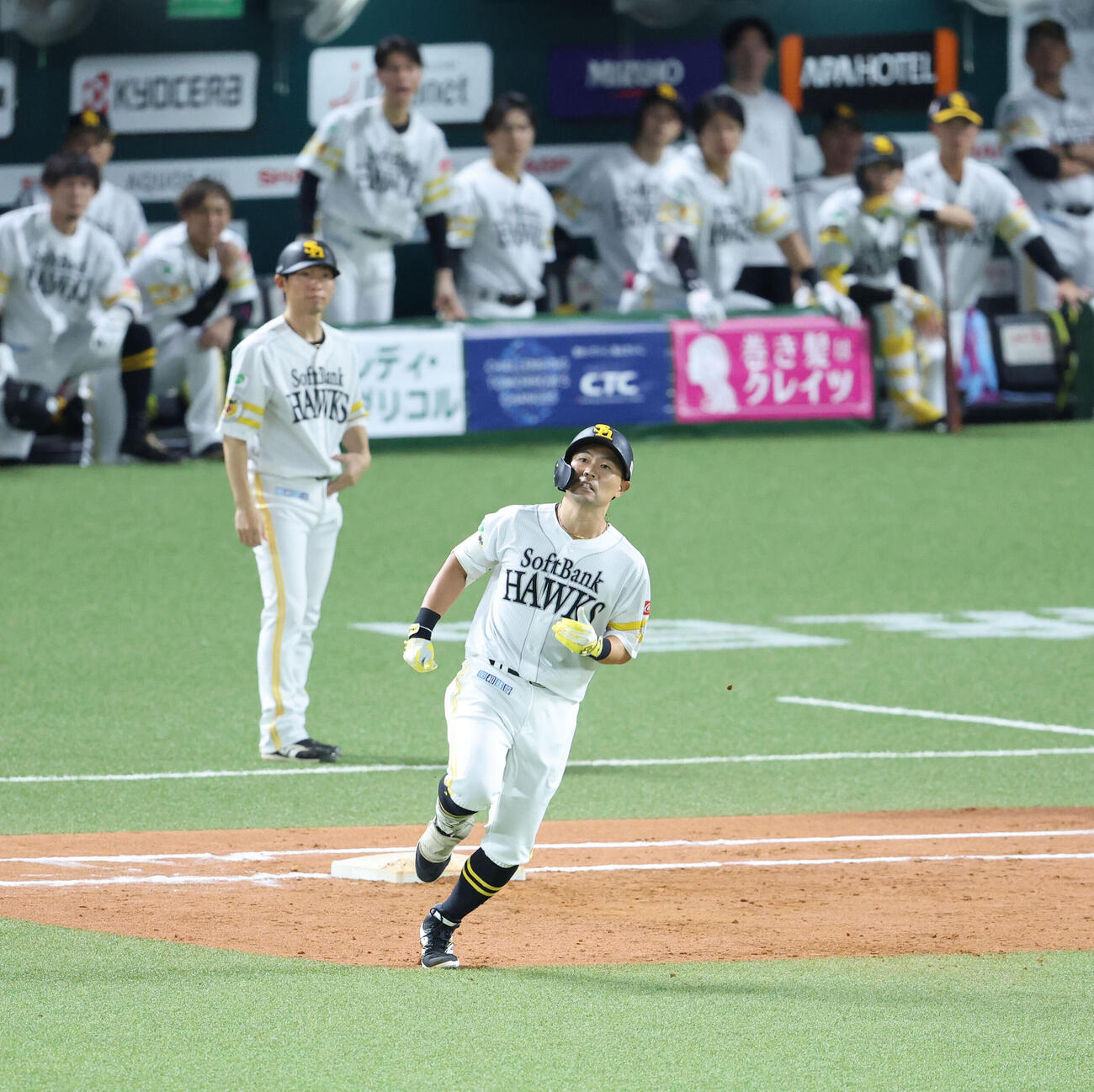 ソフトバンク対オリックス　8回裏ソフトバンク1死二塁、中村晃は中飛に終わる（撮影・梅根麻紀）